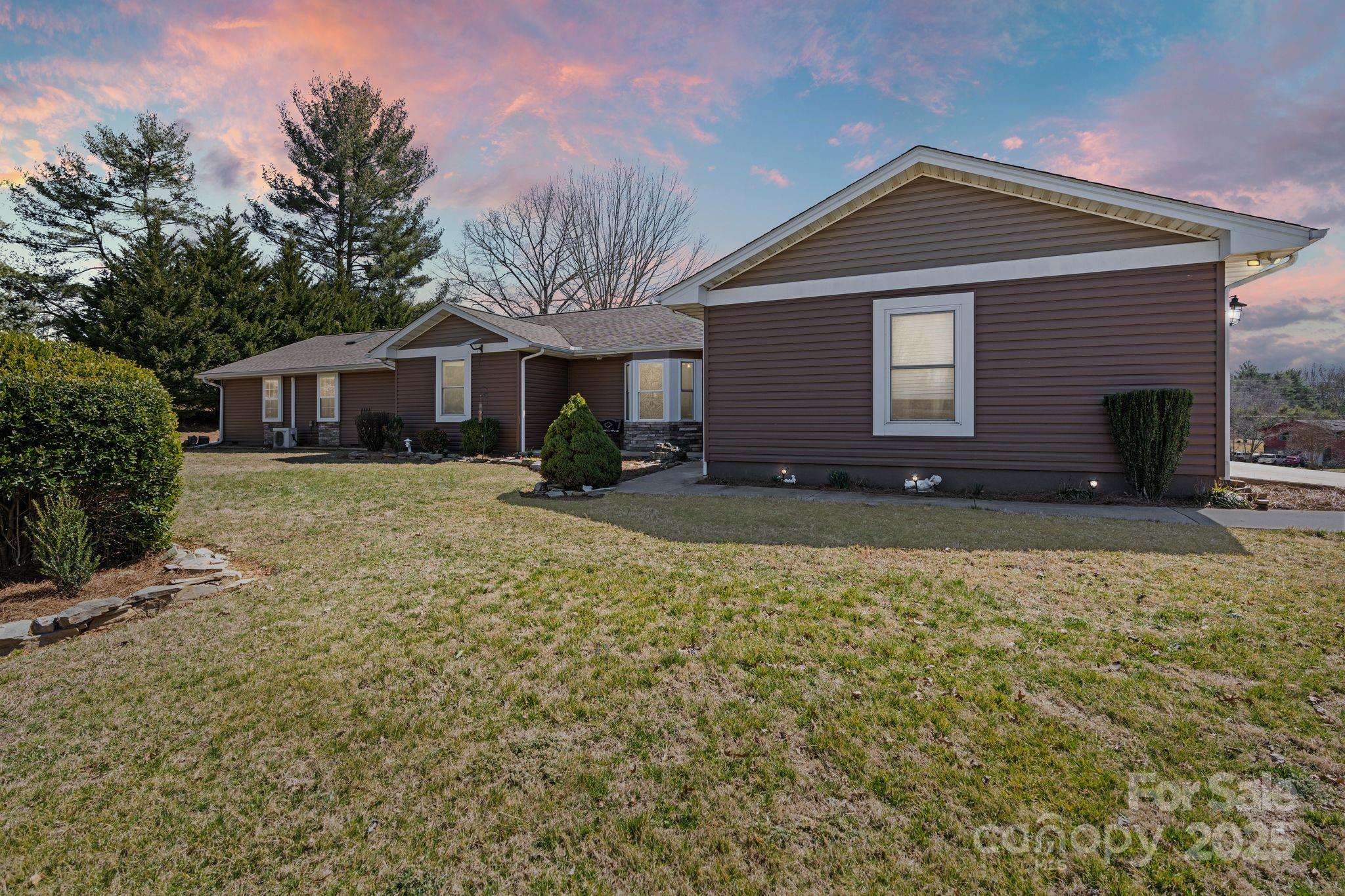 Alexander Heights Real Estate Listings Main Image