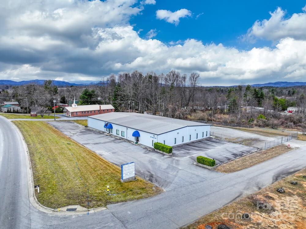 913 Upward Road Property Photo