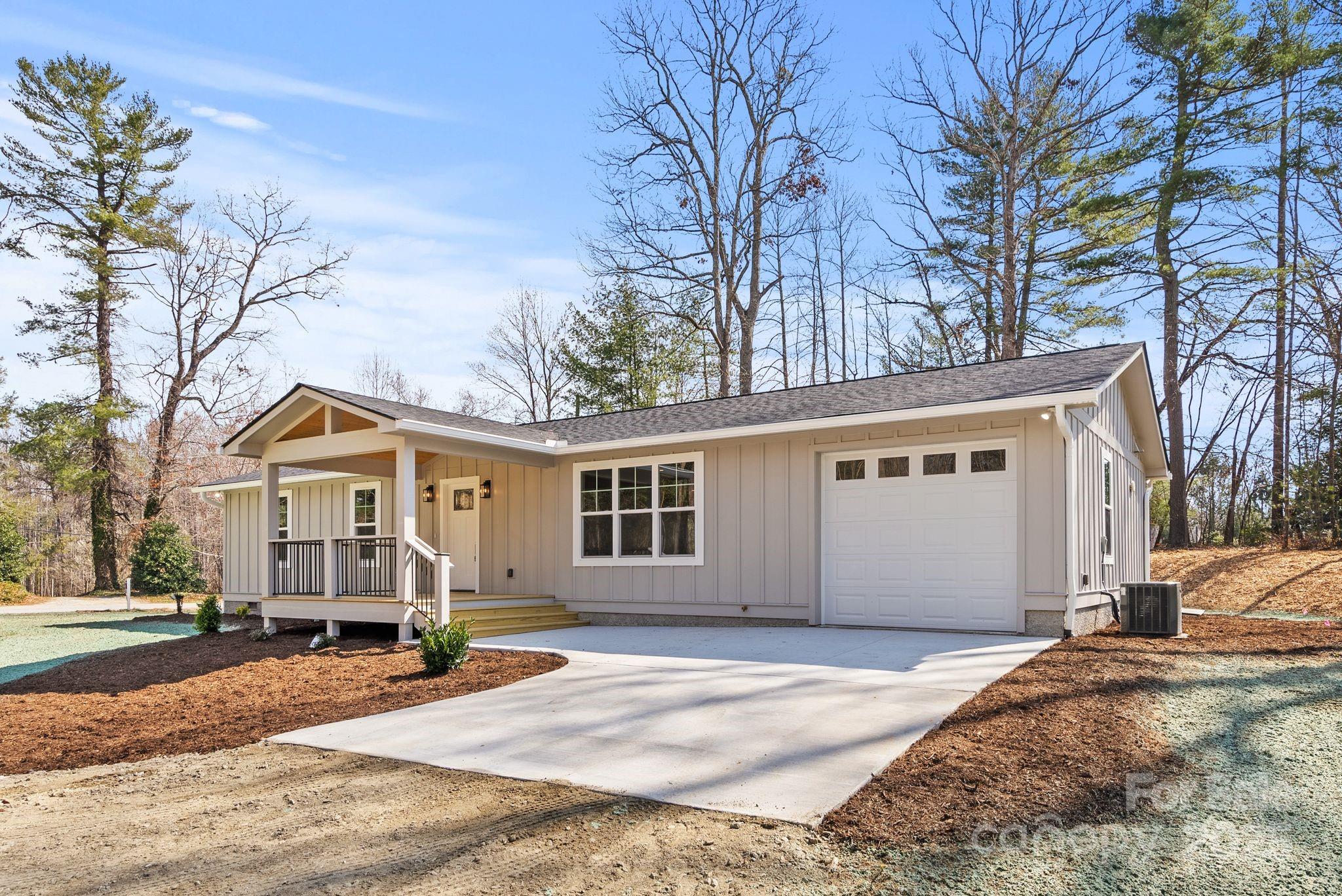 1416 Howard Gap Loop Road Property Photo 3