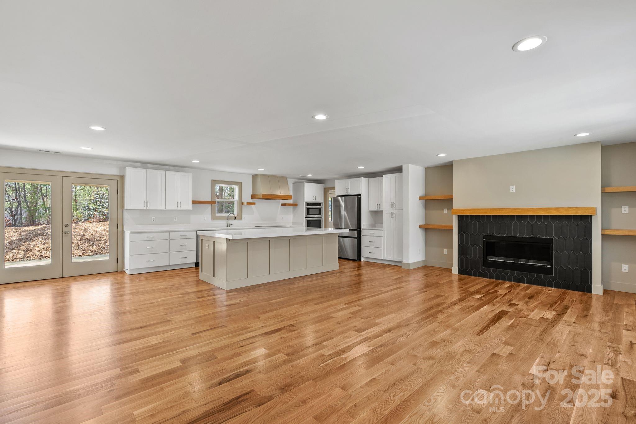 1416 Howard Gap Loop Road Property Photo 4