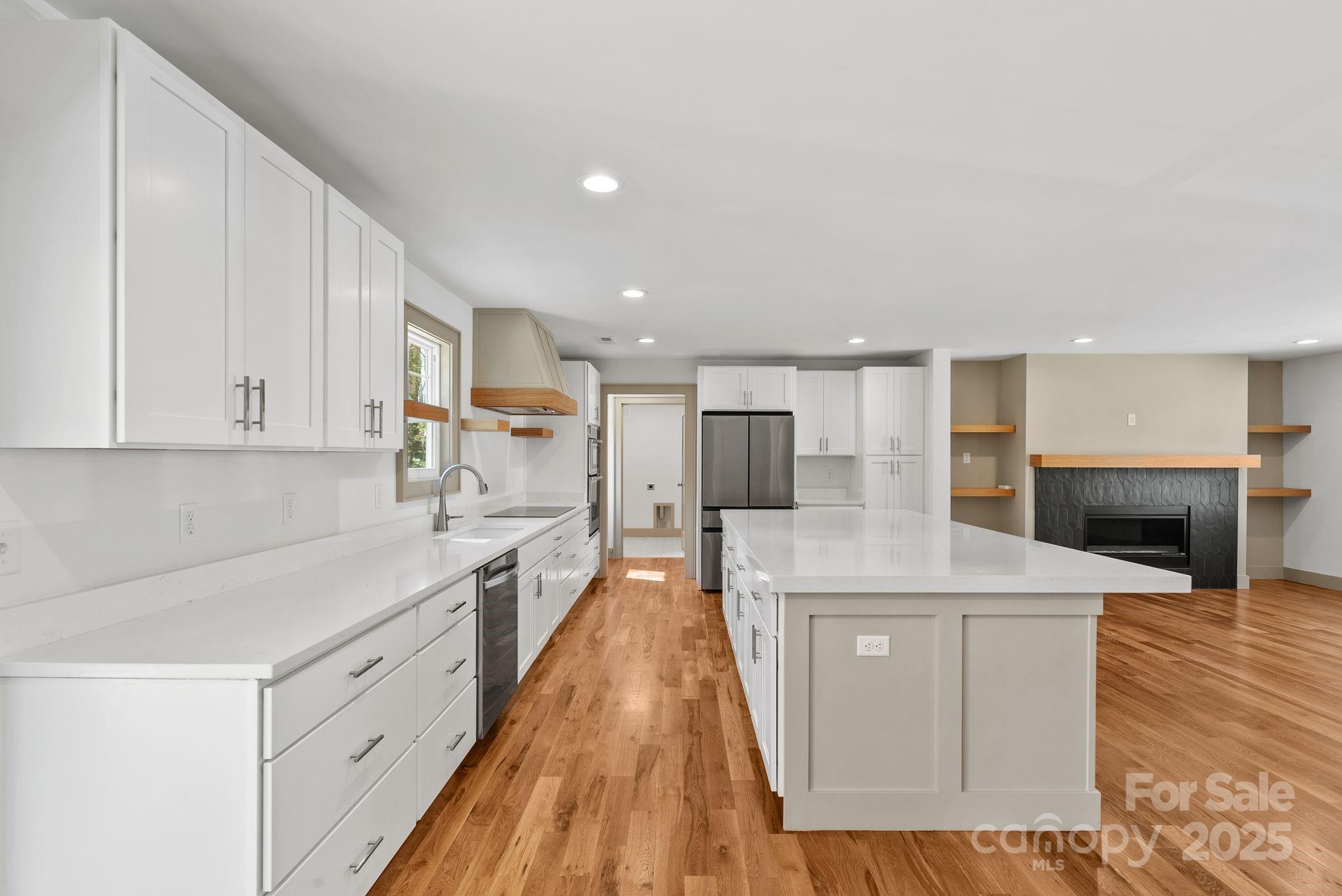 1416 Howard Gap Loop Road Property Photo 5