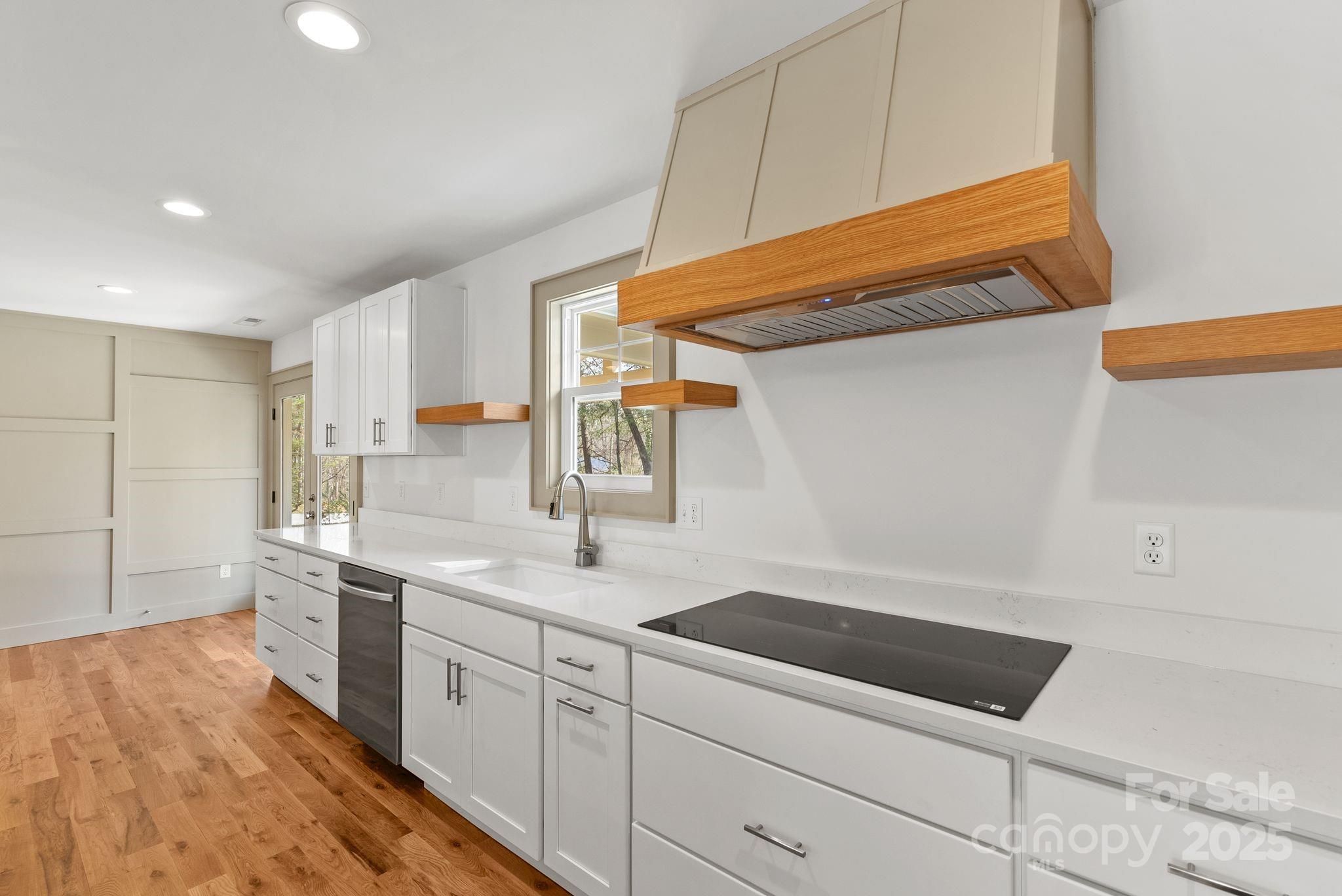 1416 Howard Gap Loop Road Property Photo 6