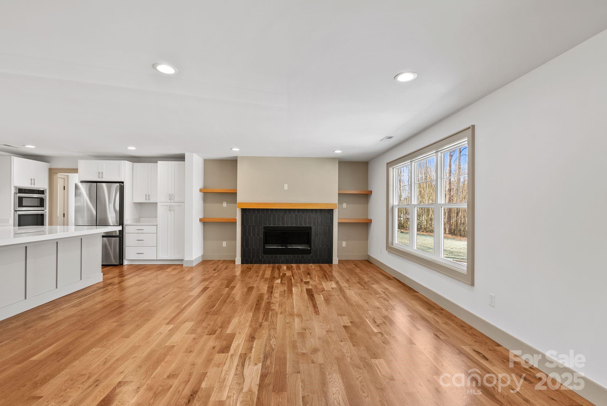 1416 Howard Gap Loop Road Property Photo 8