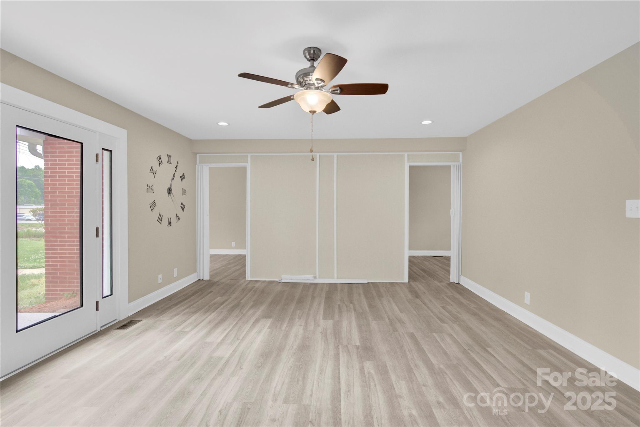 920 Oakridge Farm Highway Property Photo 6