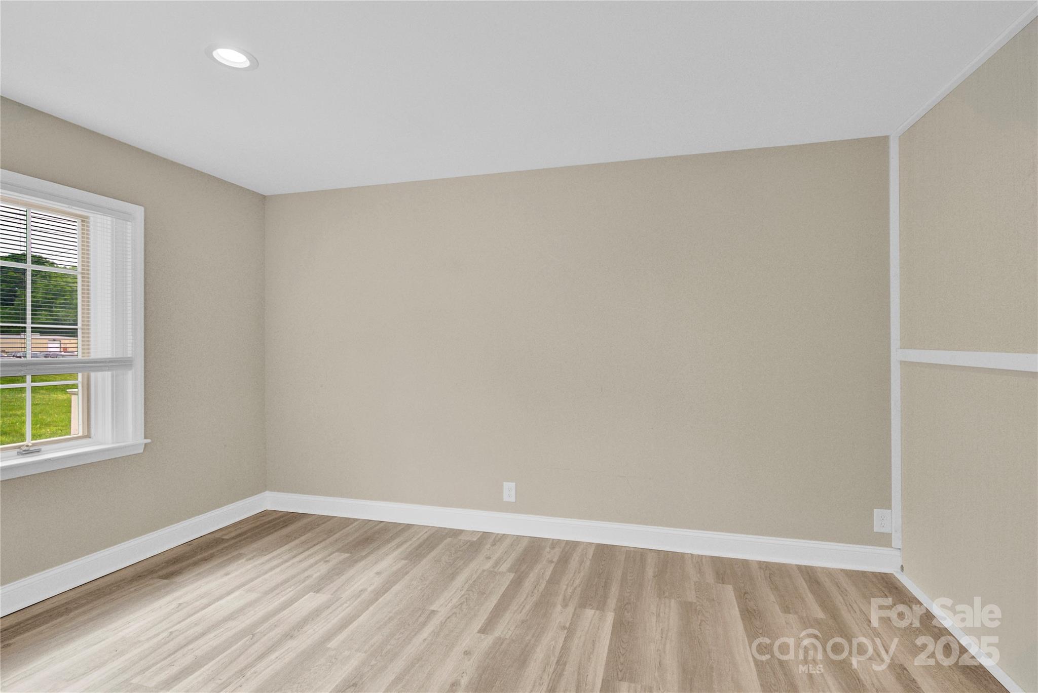 920 Oakridge Farm Highway Property Photo 7