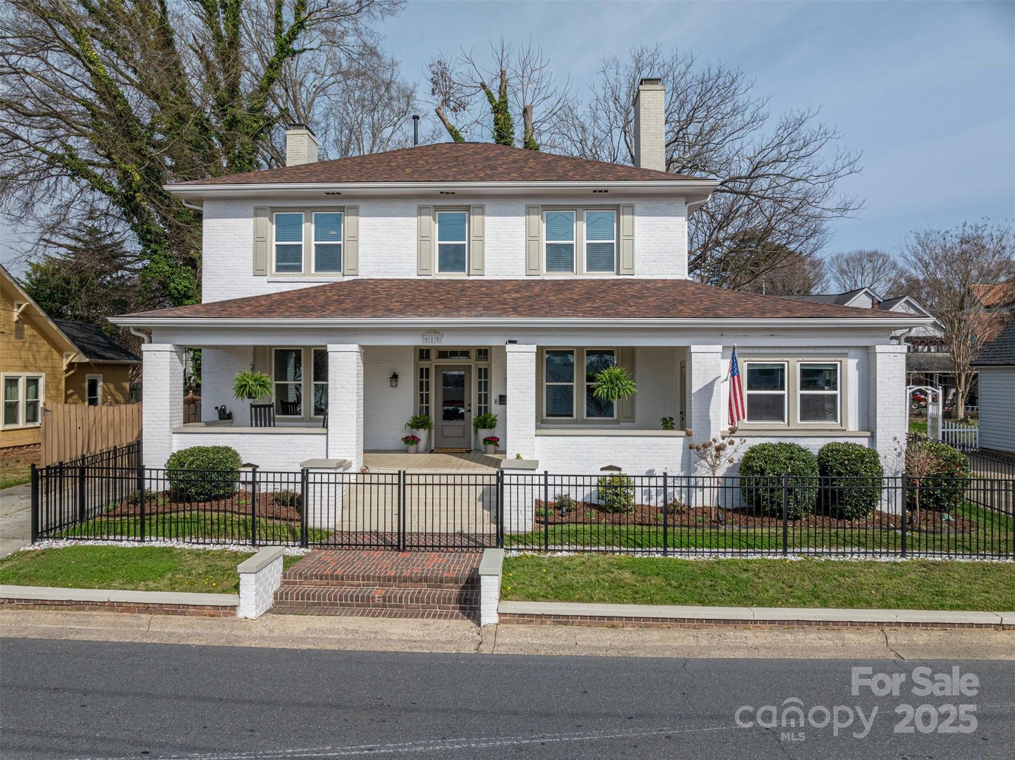 615 E Sycamore Street Property Photo