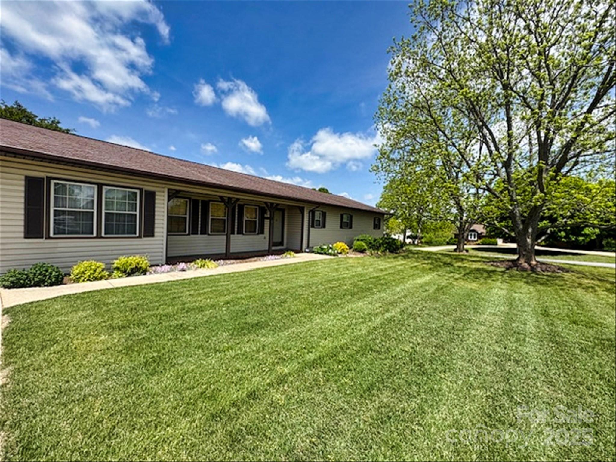 2 Honeysuckle Way Property Photo