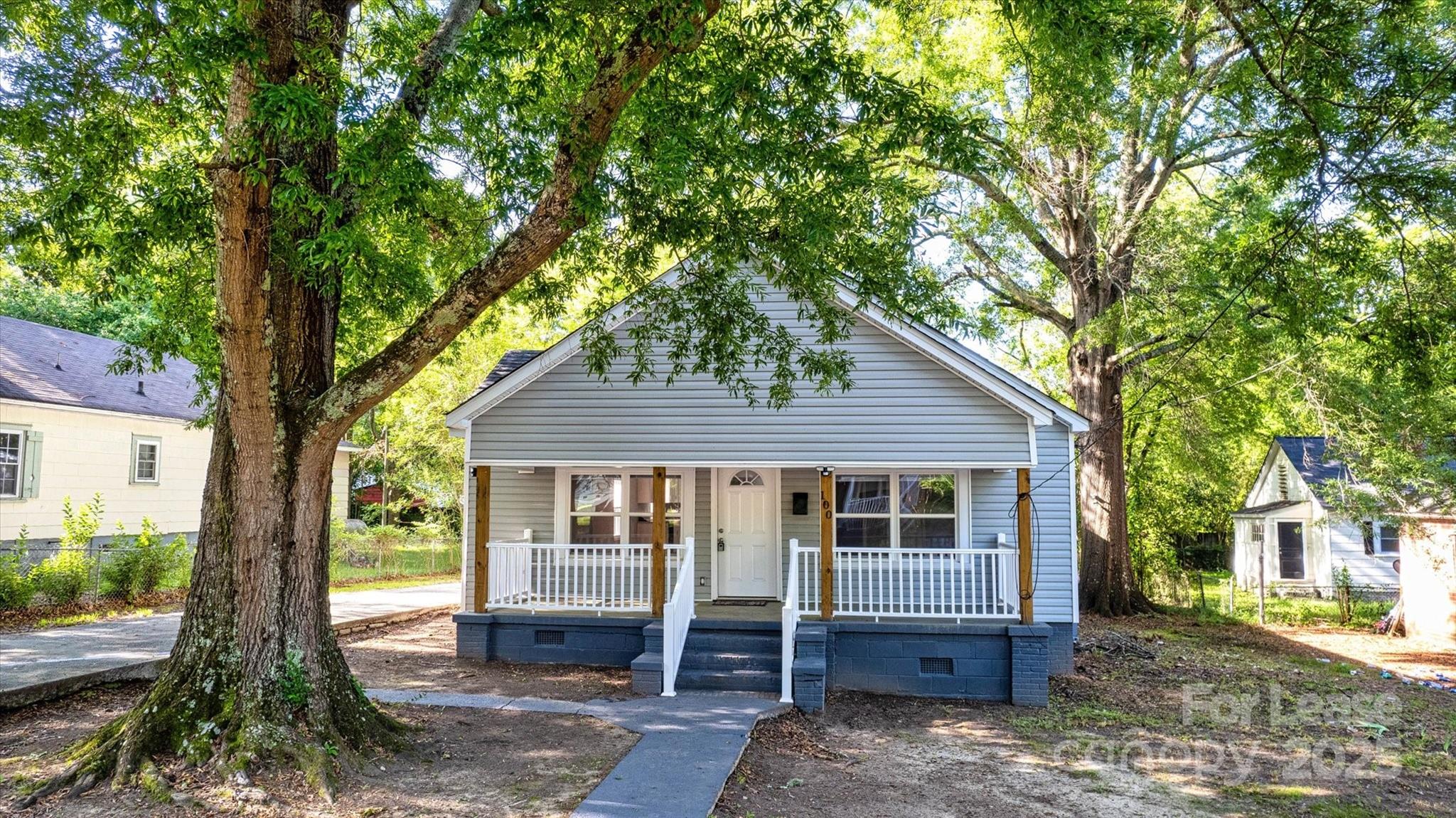 100 White Oak Street Property Photo