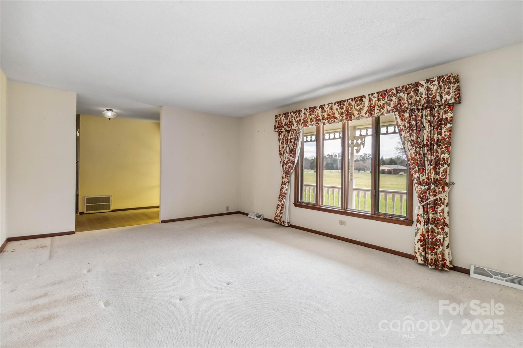5643 Twinkle Drive Property Photo 6