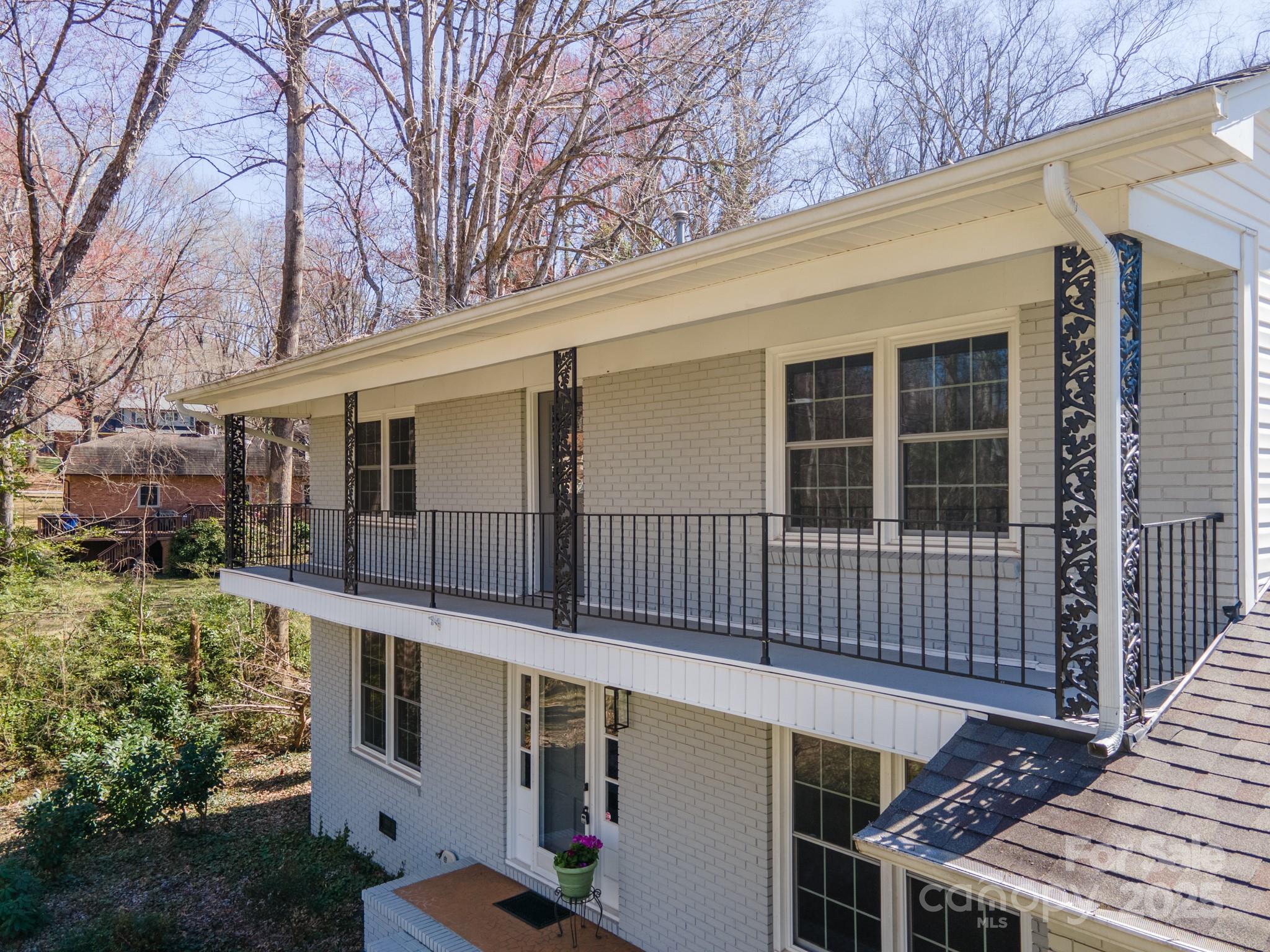 306 7th Street Place Property Photo 4