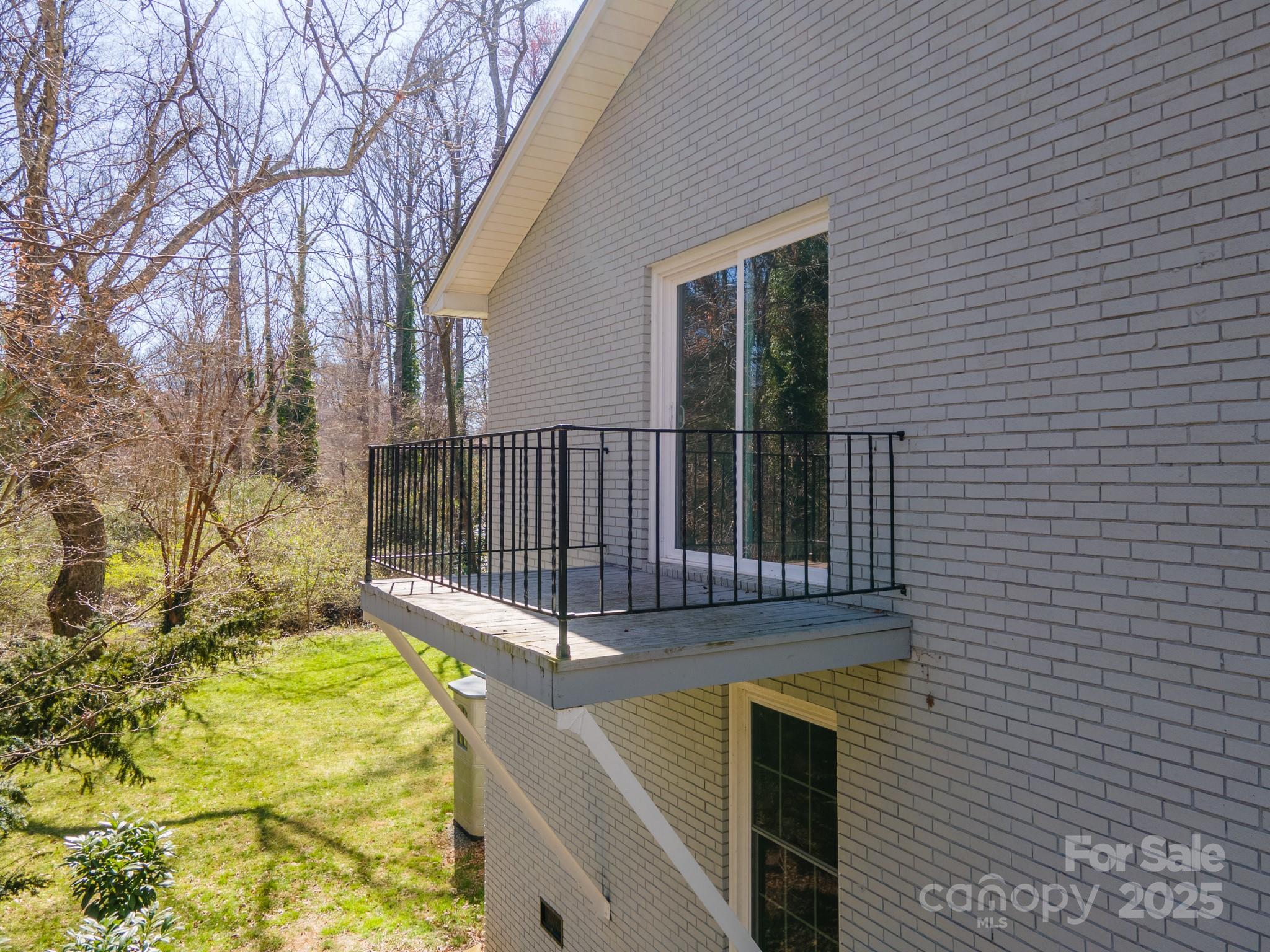 306 7th Street Place Property Photo 6