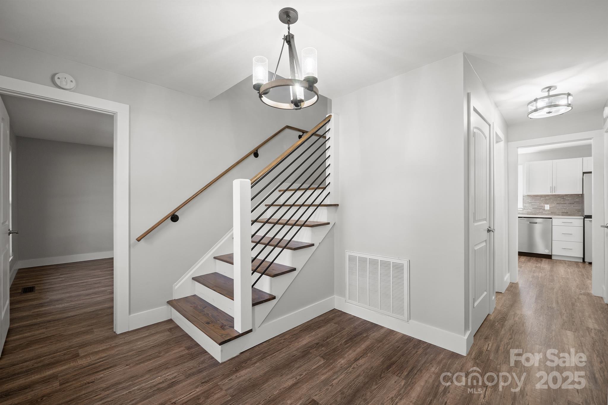 306 7th Street Place Property Photo 7