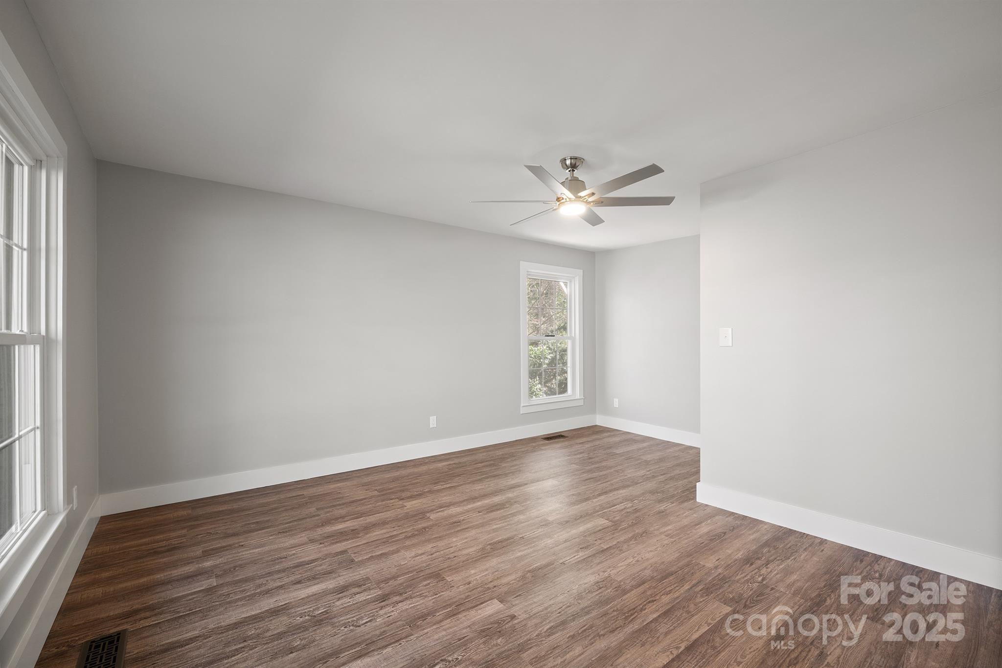 306 7th Street Place Property Photo 8