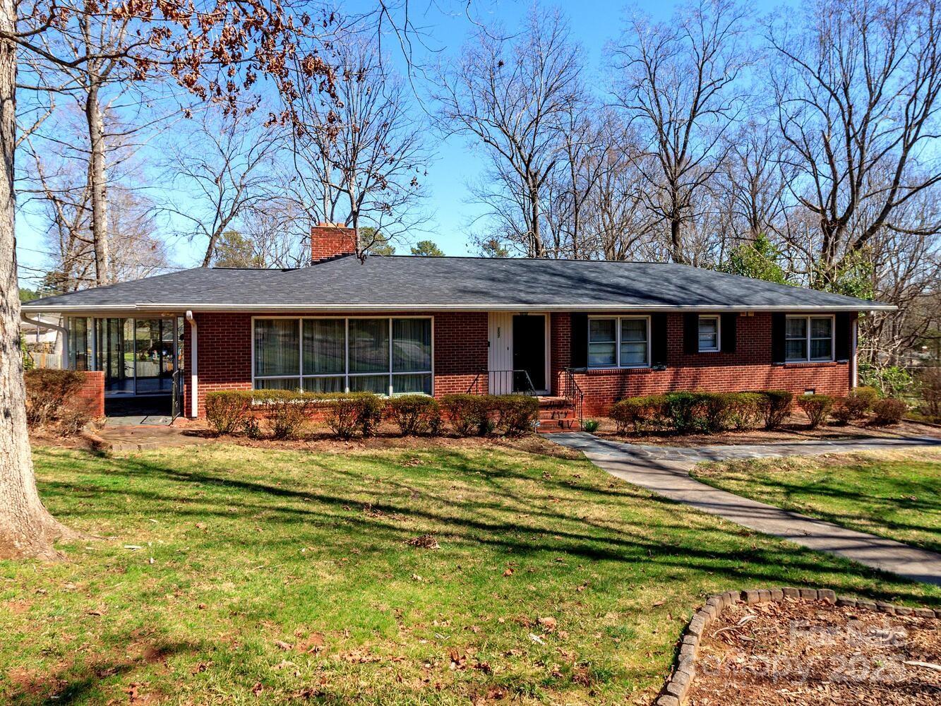 207 Oak Drive Property Photo