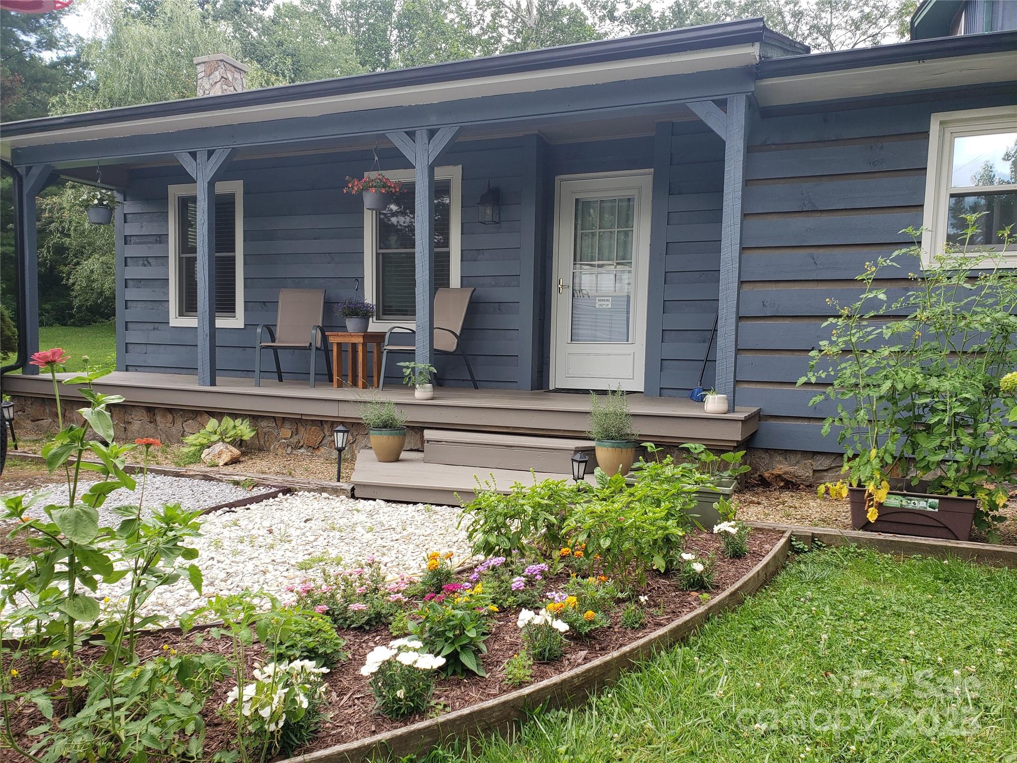 1055 Stagger Weed Road Property Photo 2