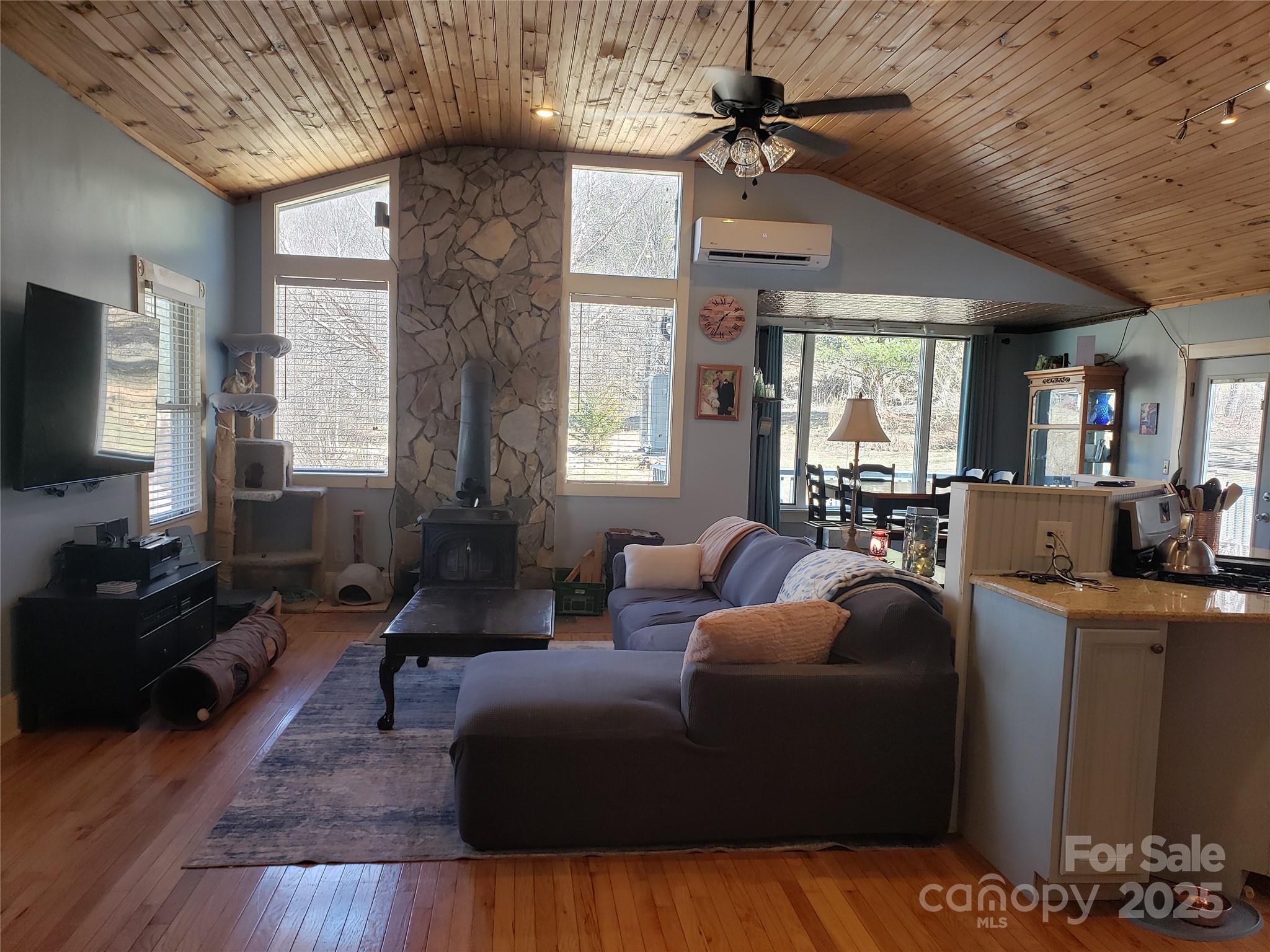 1055 Stagger Weed Road Property Photo 4
