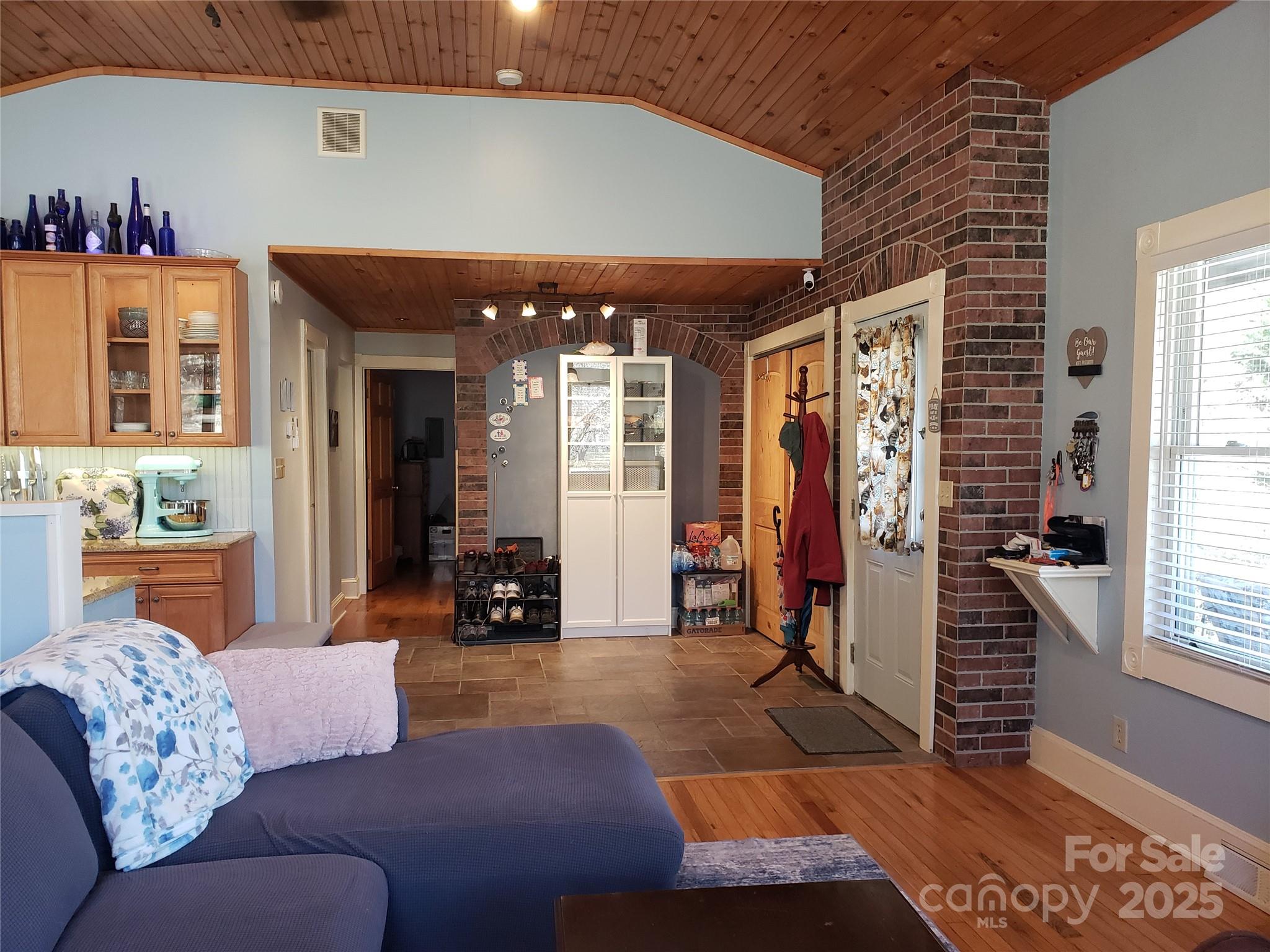 1055 Stagger Weed Road Property Photo 5