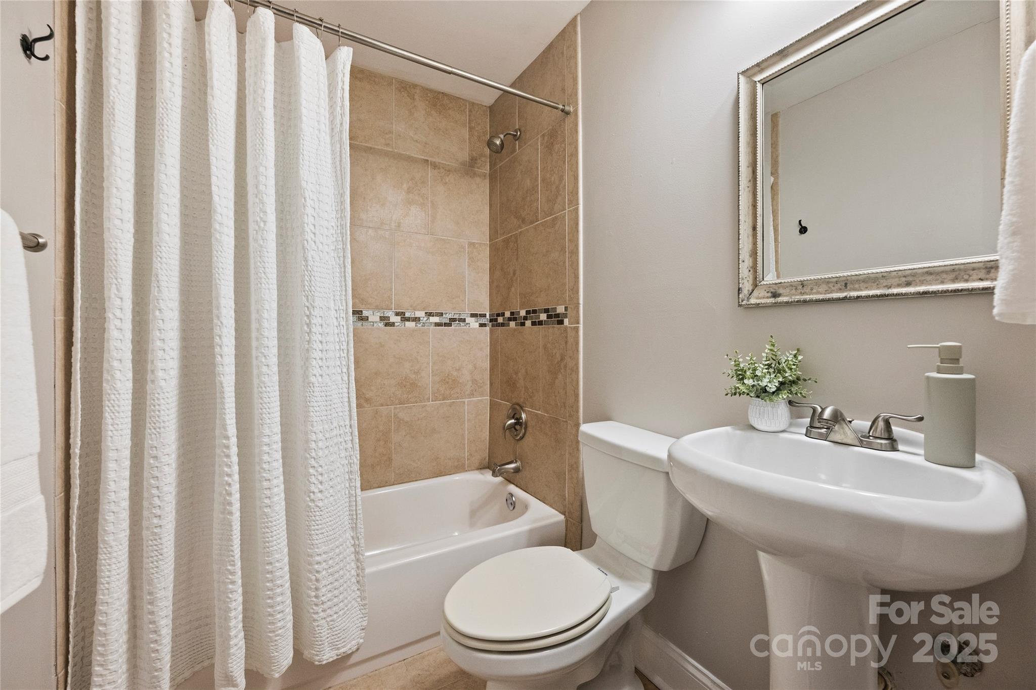 1837 Academy Street Property Photo 12