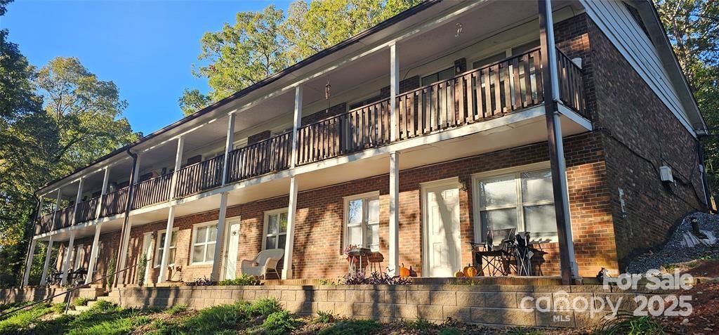 1075 7th Avenue Property Photo 2