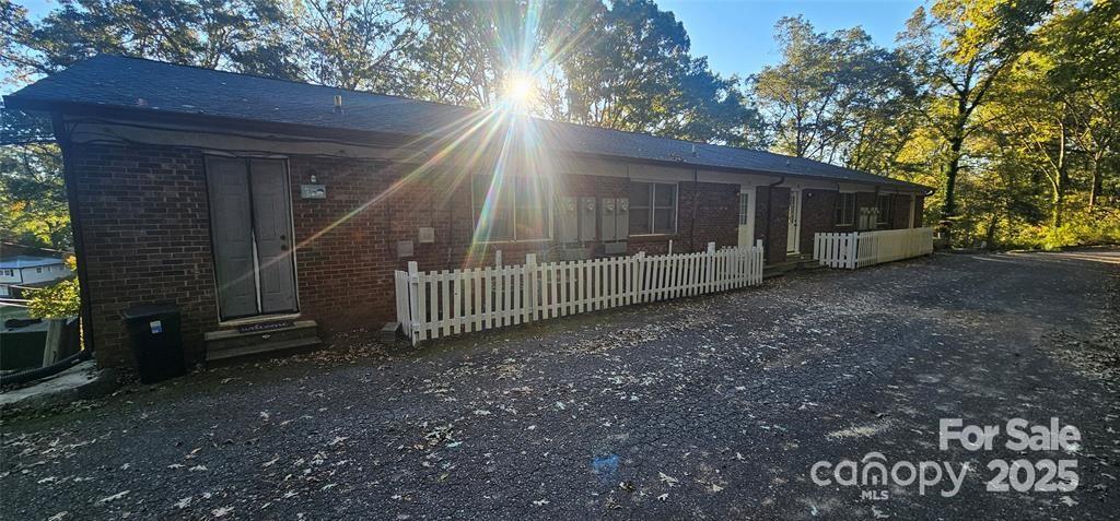1075 7th Avenue Property Photo 4