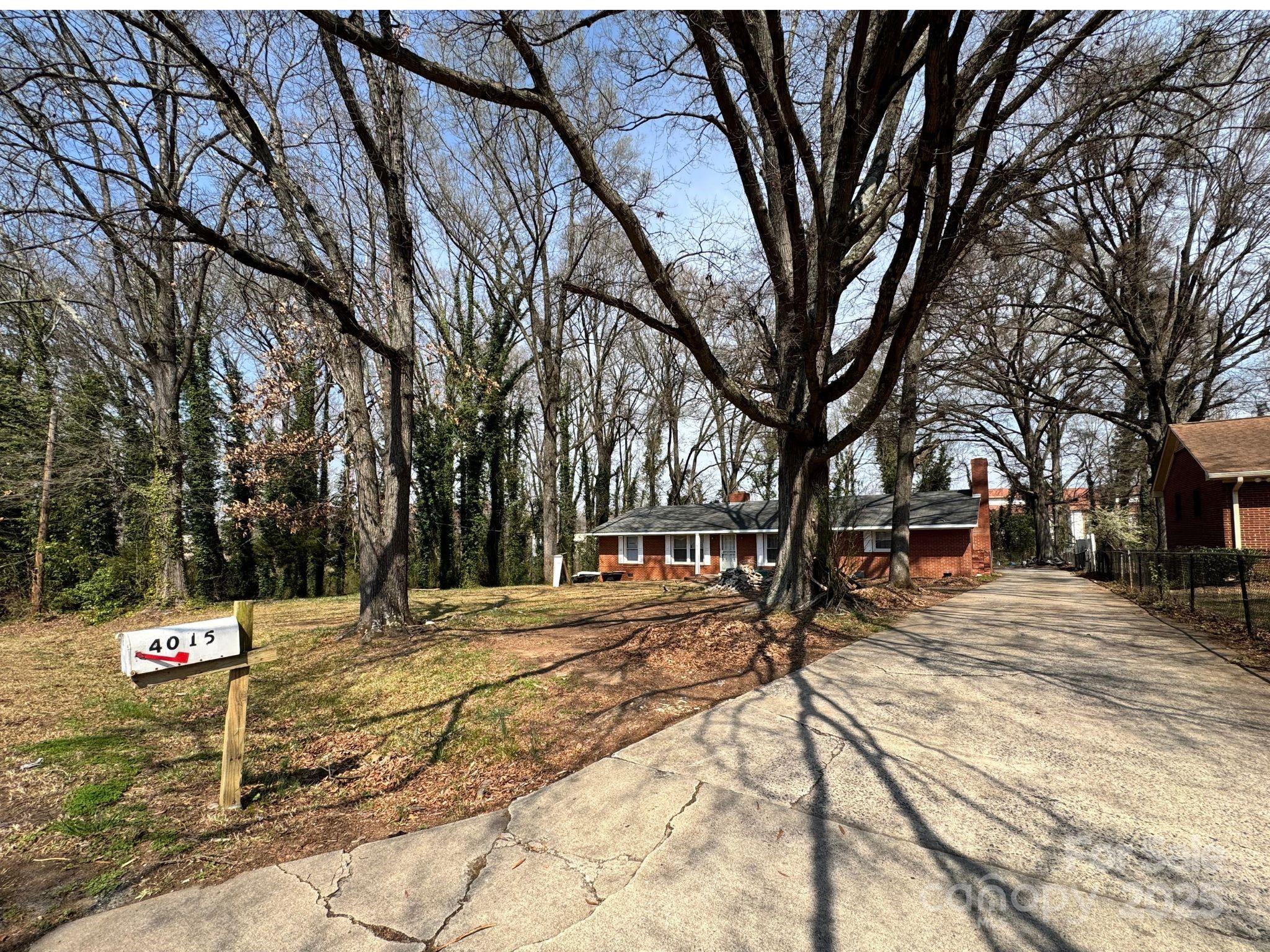 4015 Wilson Lane Property Photo