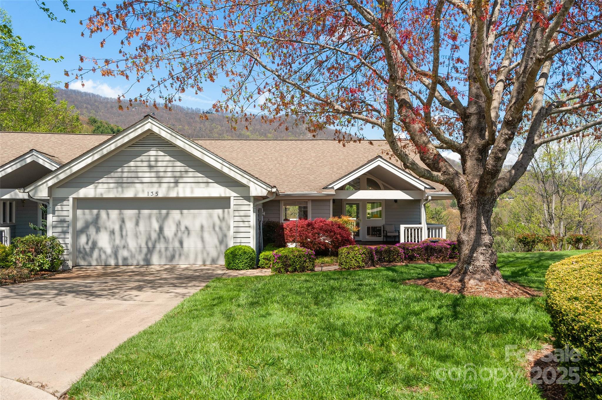 135 Oakcrest Lane Property Photo