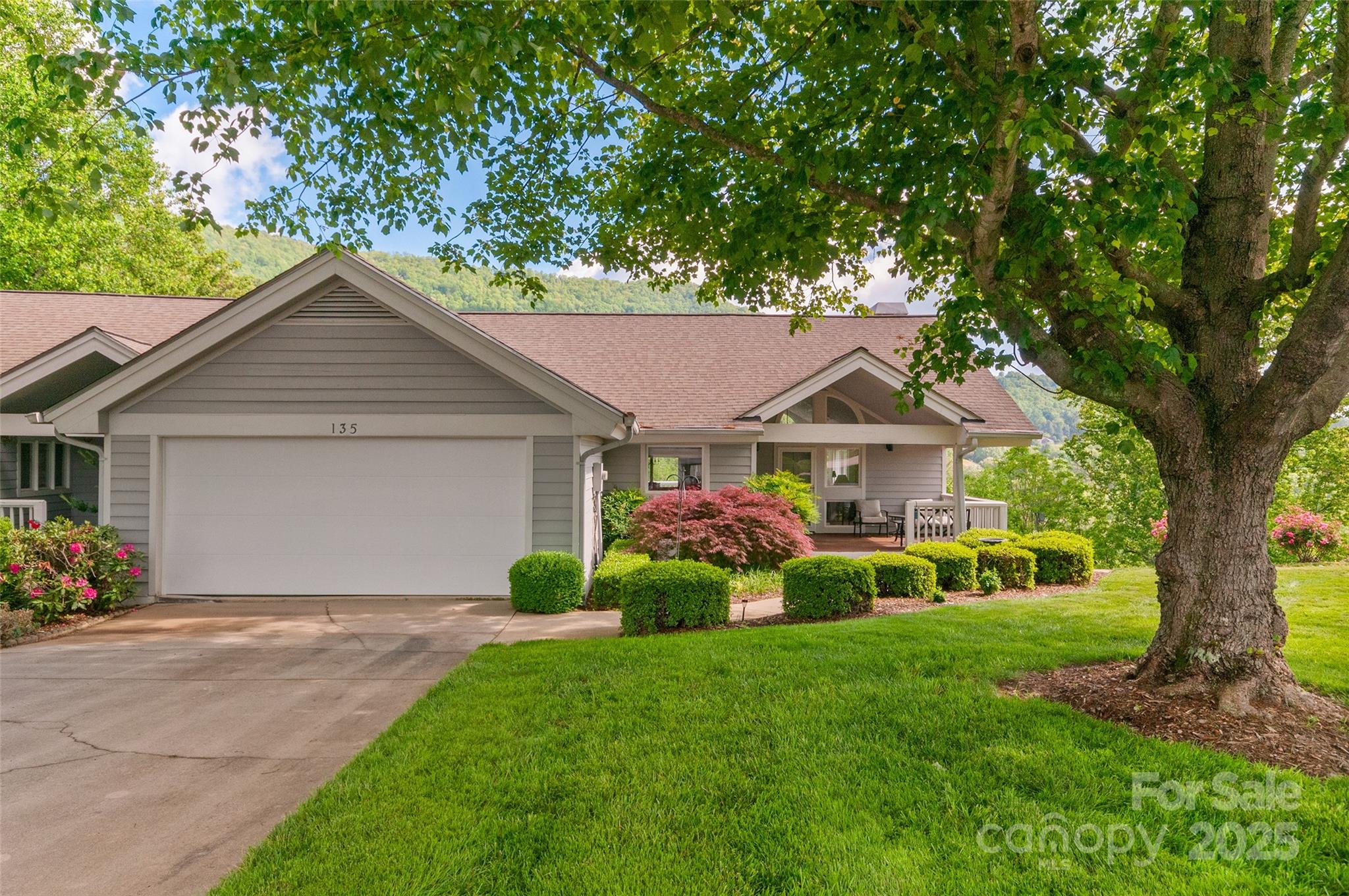 135 Oakcrest Lane Property Photo