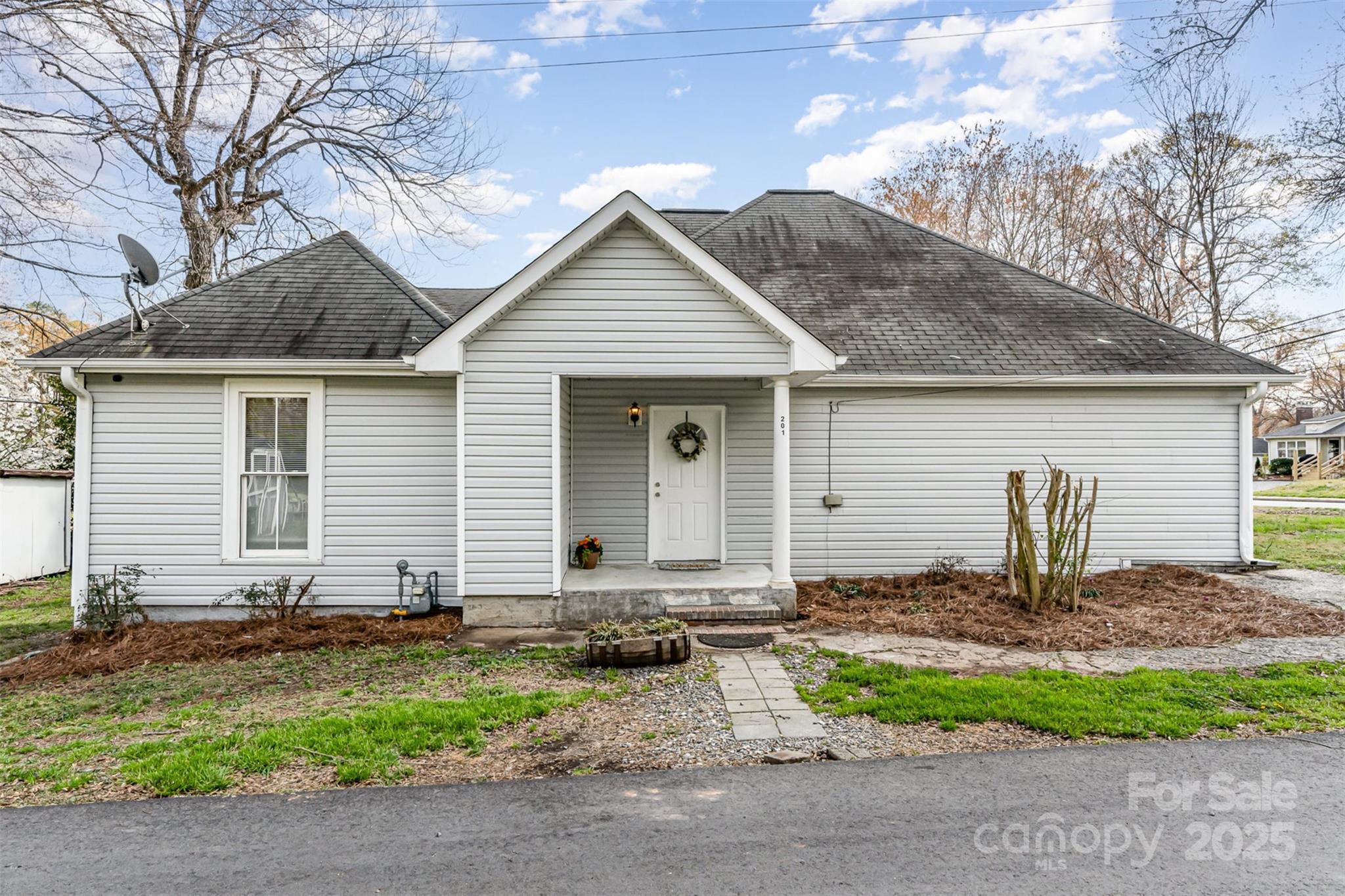 201 Tuckaseege Road Property Photo