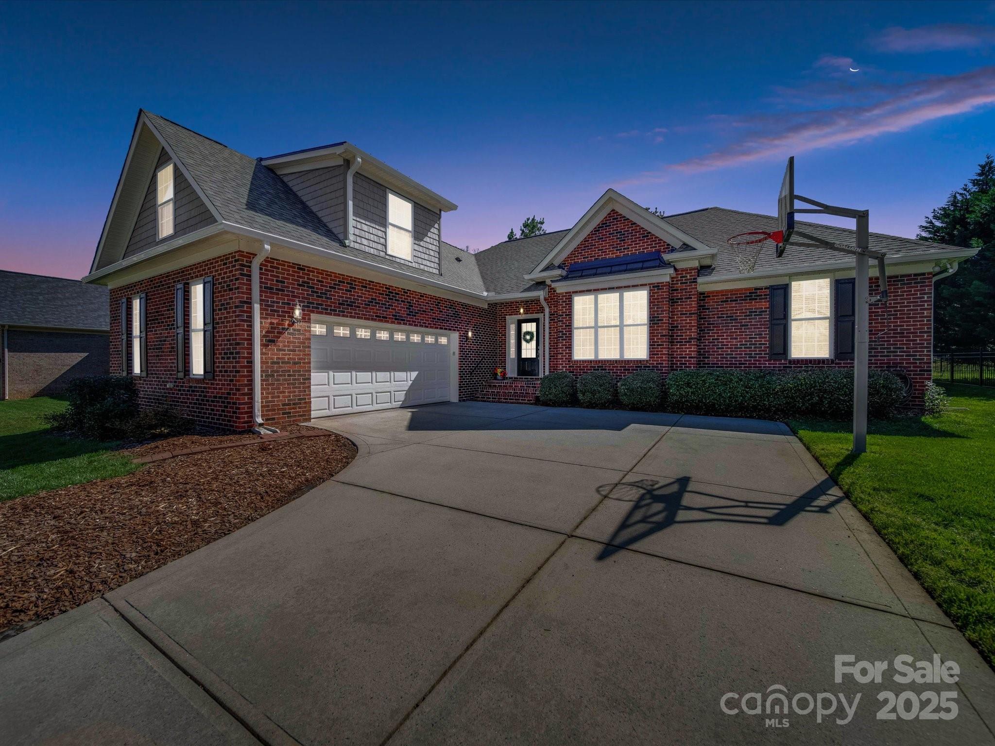 108 Avaclaire Way Property Photo