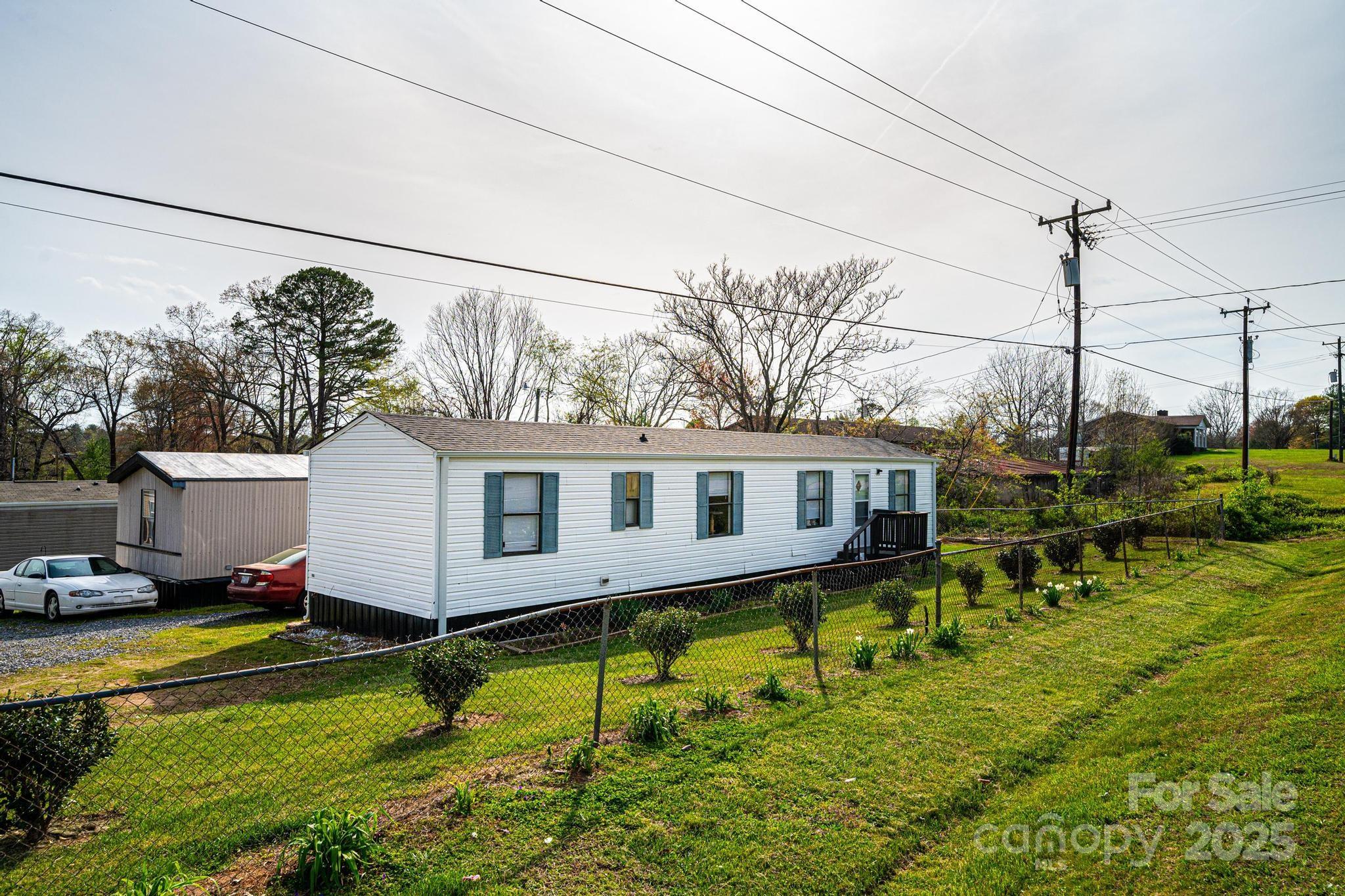 1521 Airport Rhodhiss Road Property Photo 3