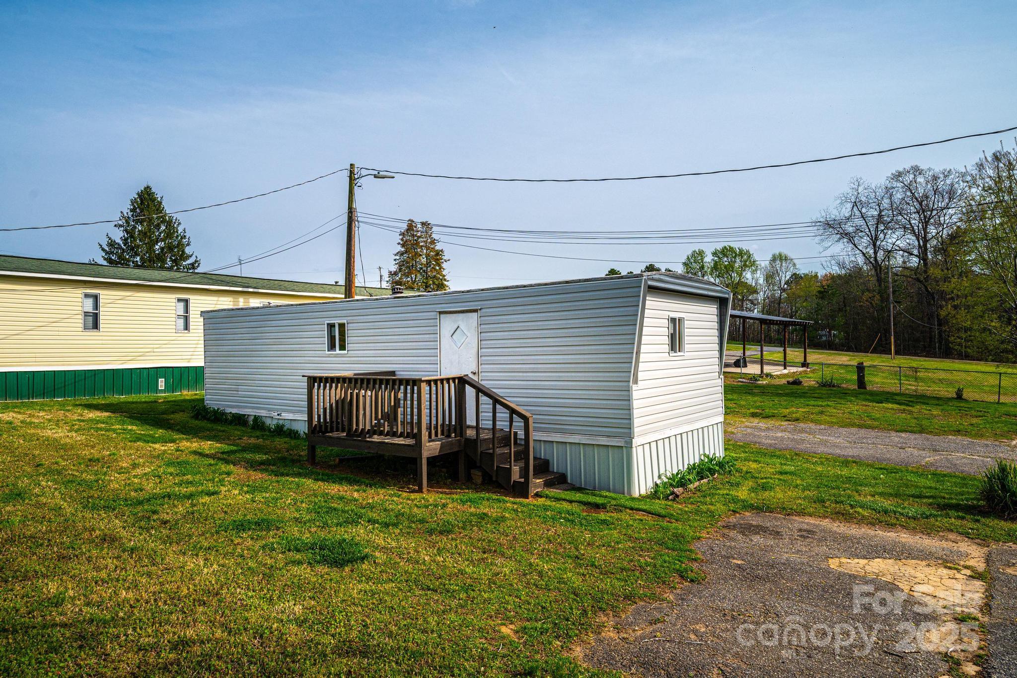 1521 Airport Rhodhiss Road Property Photo 4