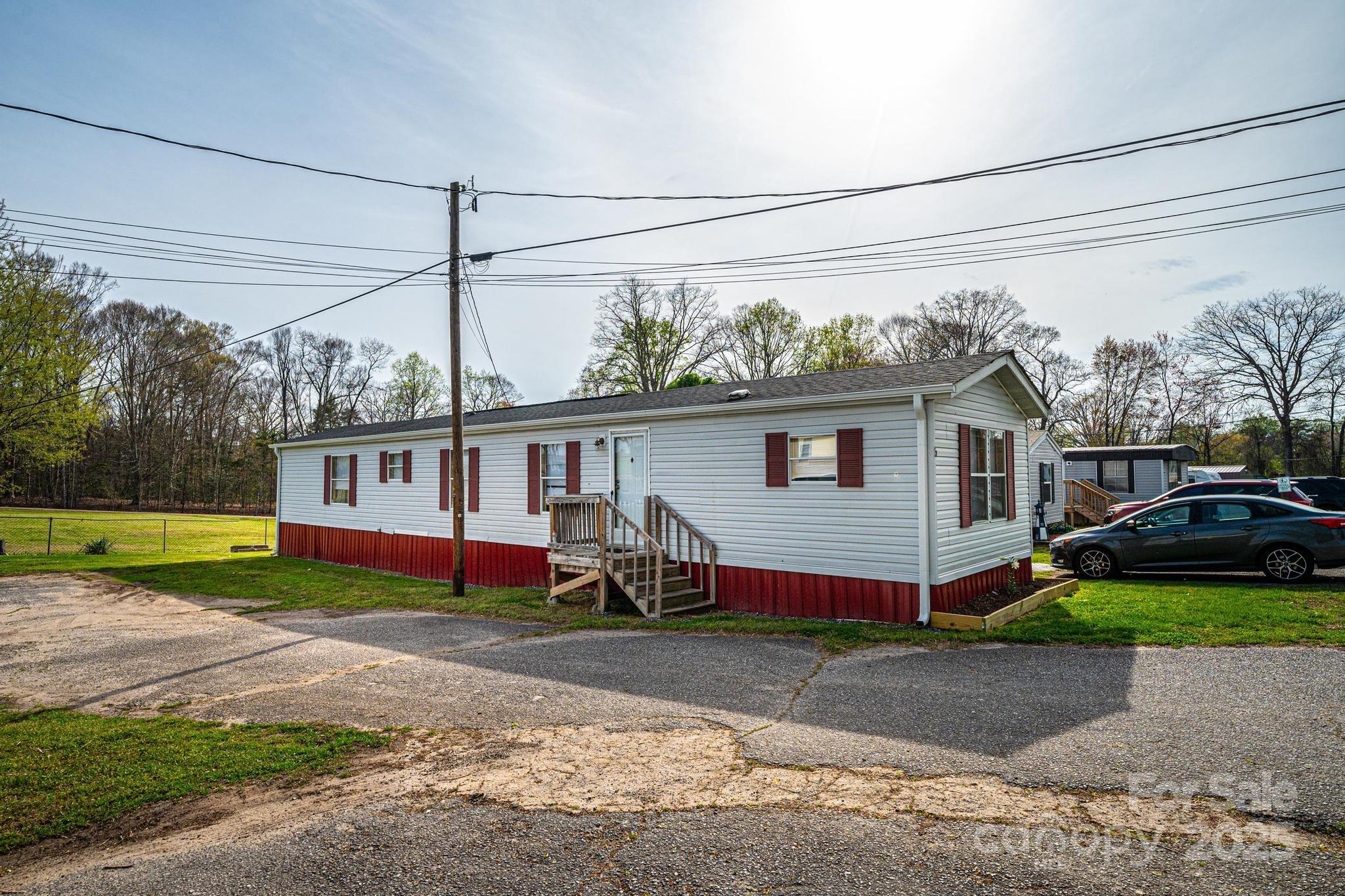 1521 Airport Rhodhiss Road Property Photo 5