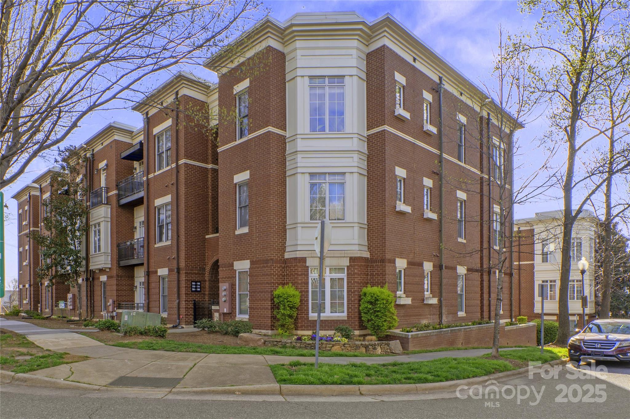 792 N Davidson Street Property Photo