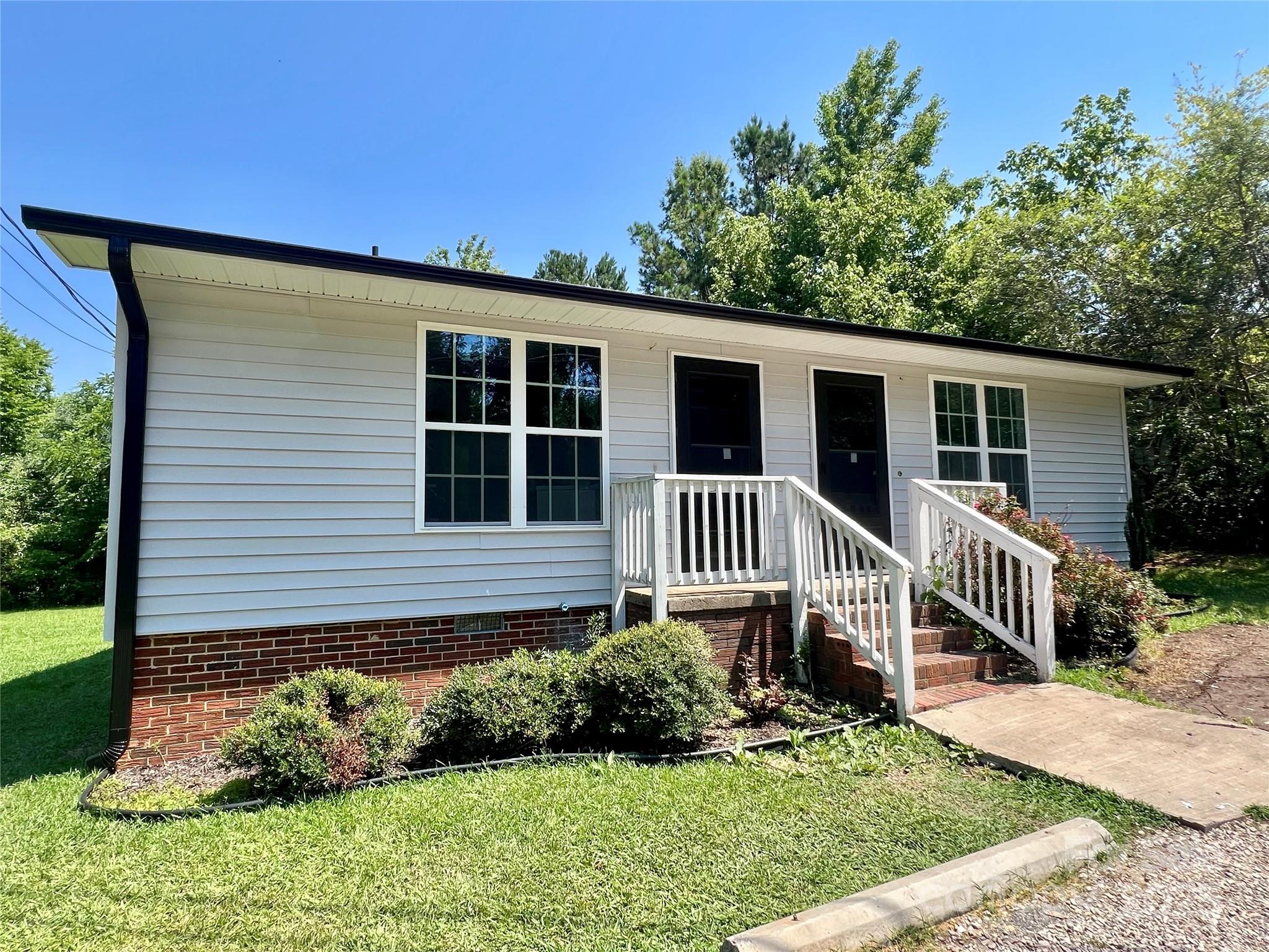 1316 - 1318 Old Landsford Road Property Photo
