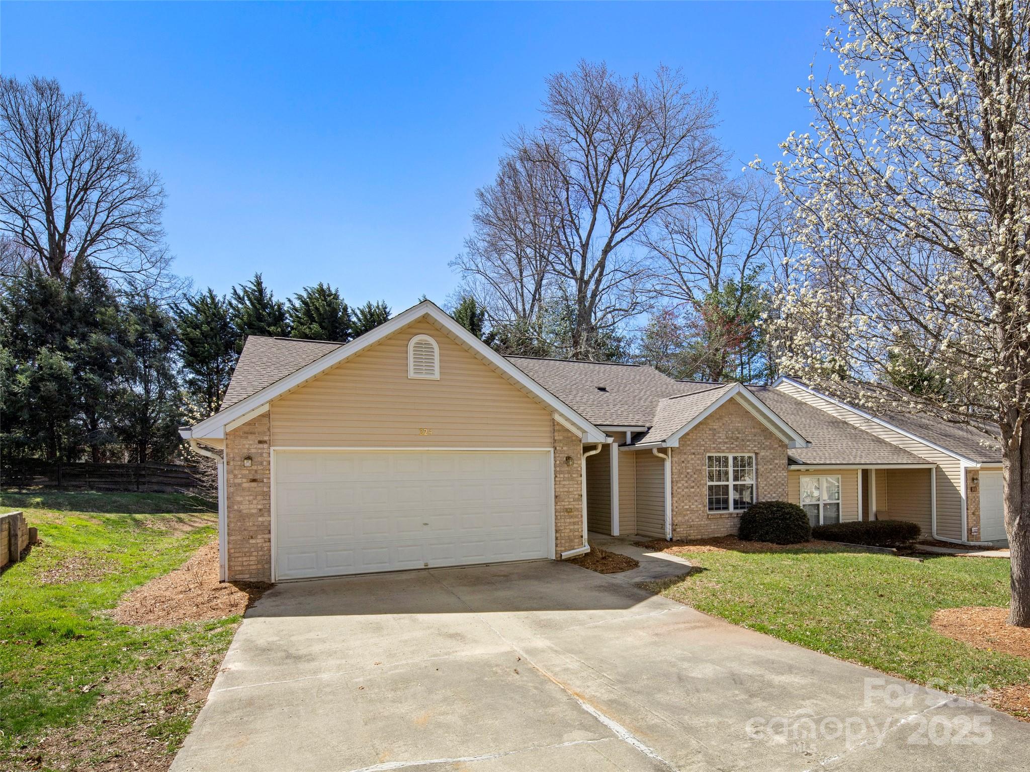 324 Wiltshire Circle Property Photo 2