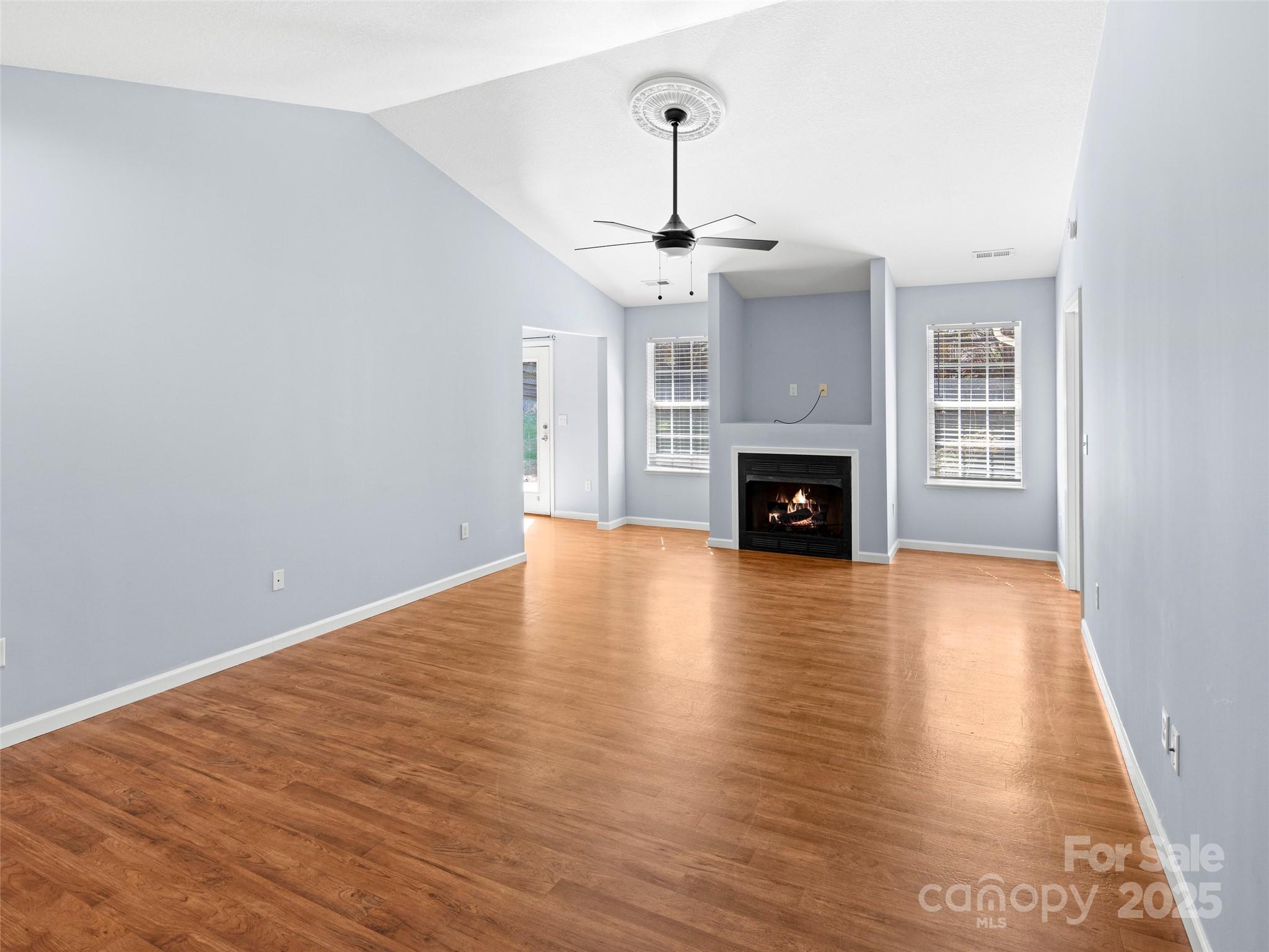 324 Wiltshire Circle Property Photo 3