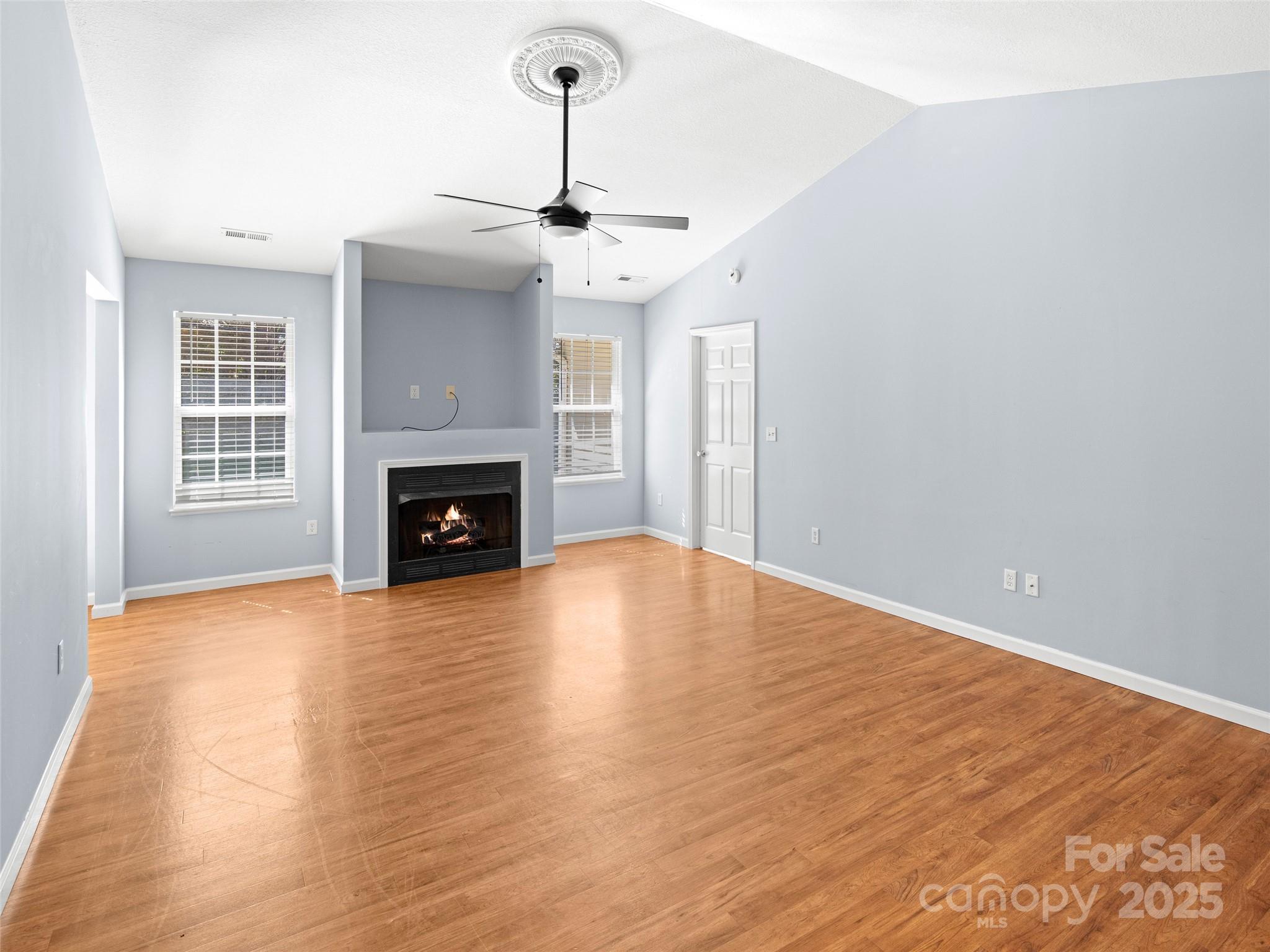 324 Wiltshire Circle Property Photo 4