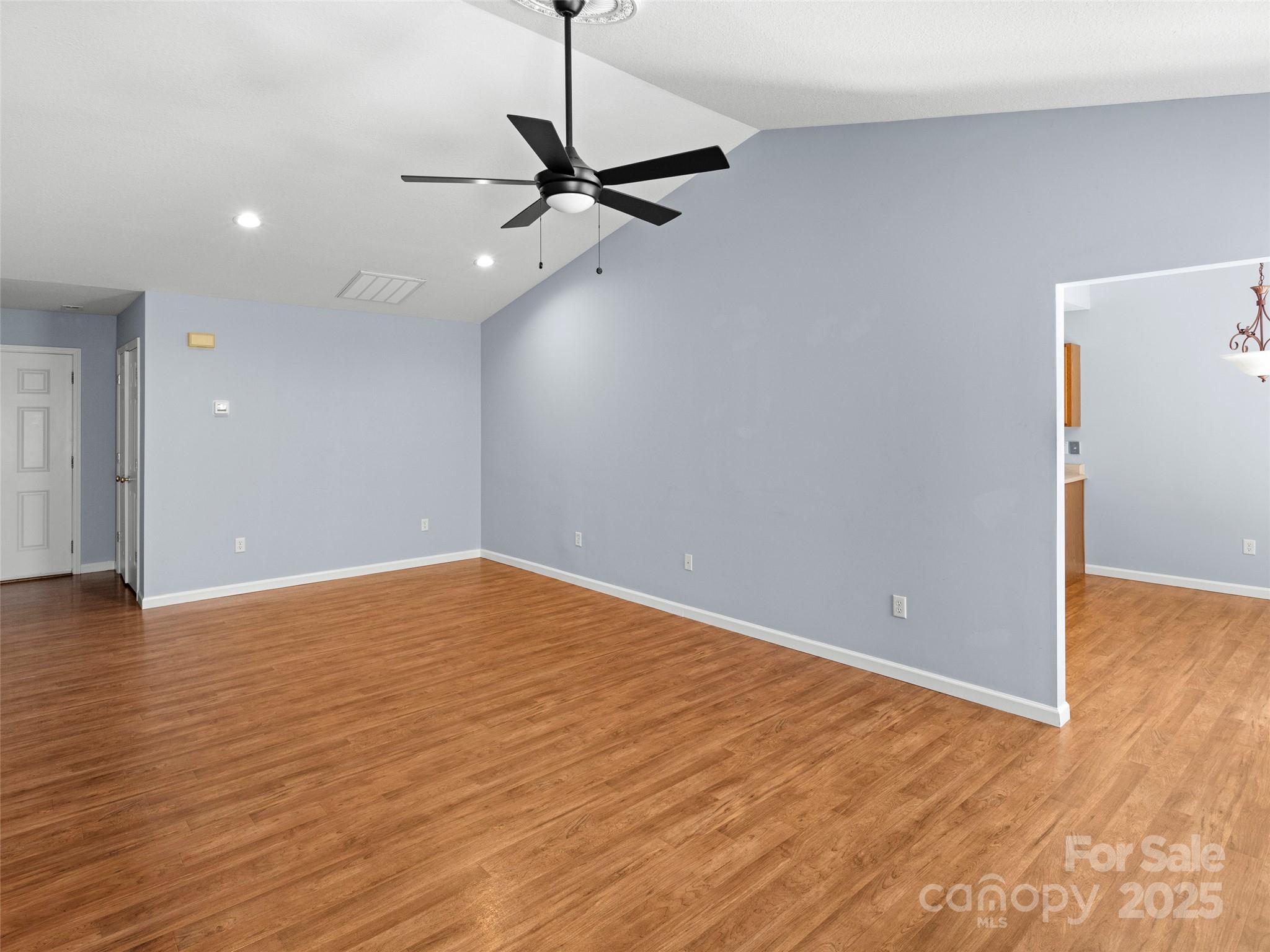 324 Wiltshire Circle Property Photo 6