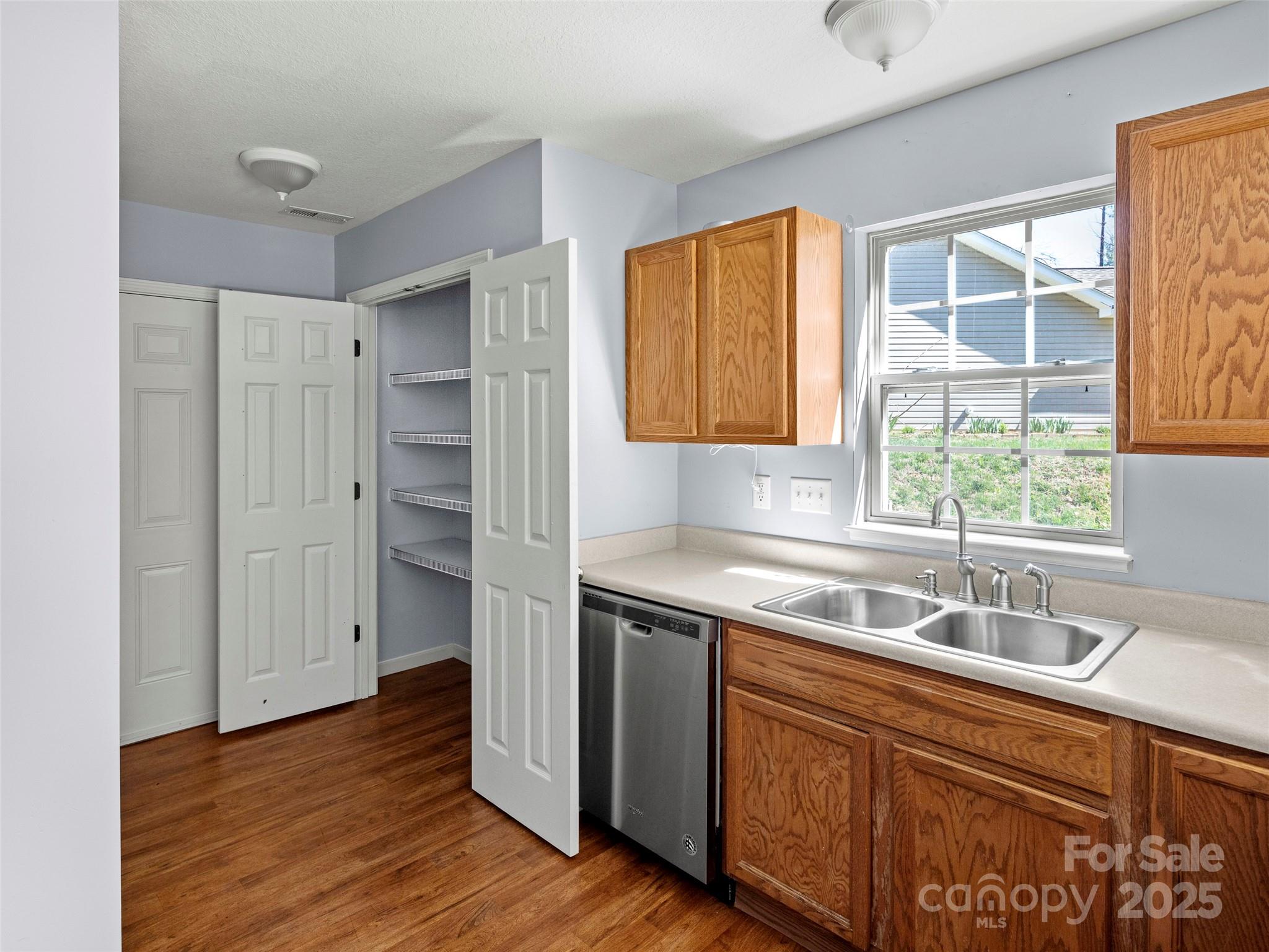 324 Wiltshire Circle Property Photo 12