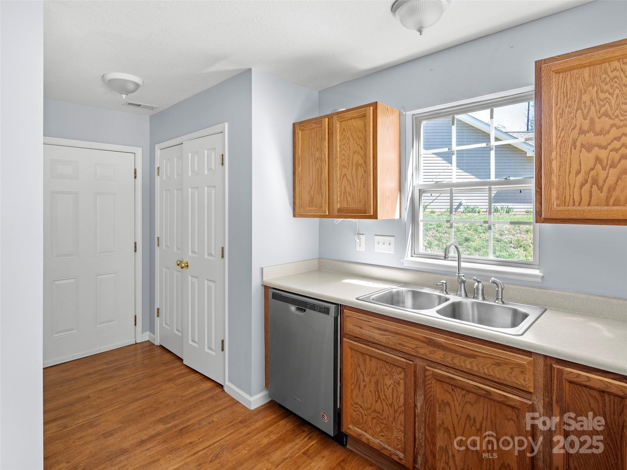 324 Wiltshire Circle Property Photo 13