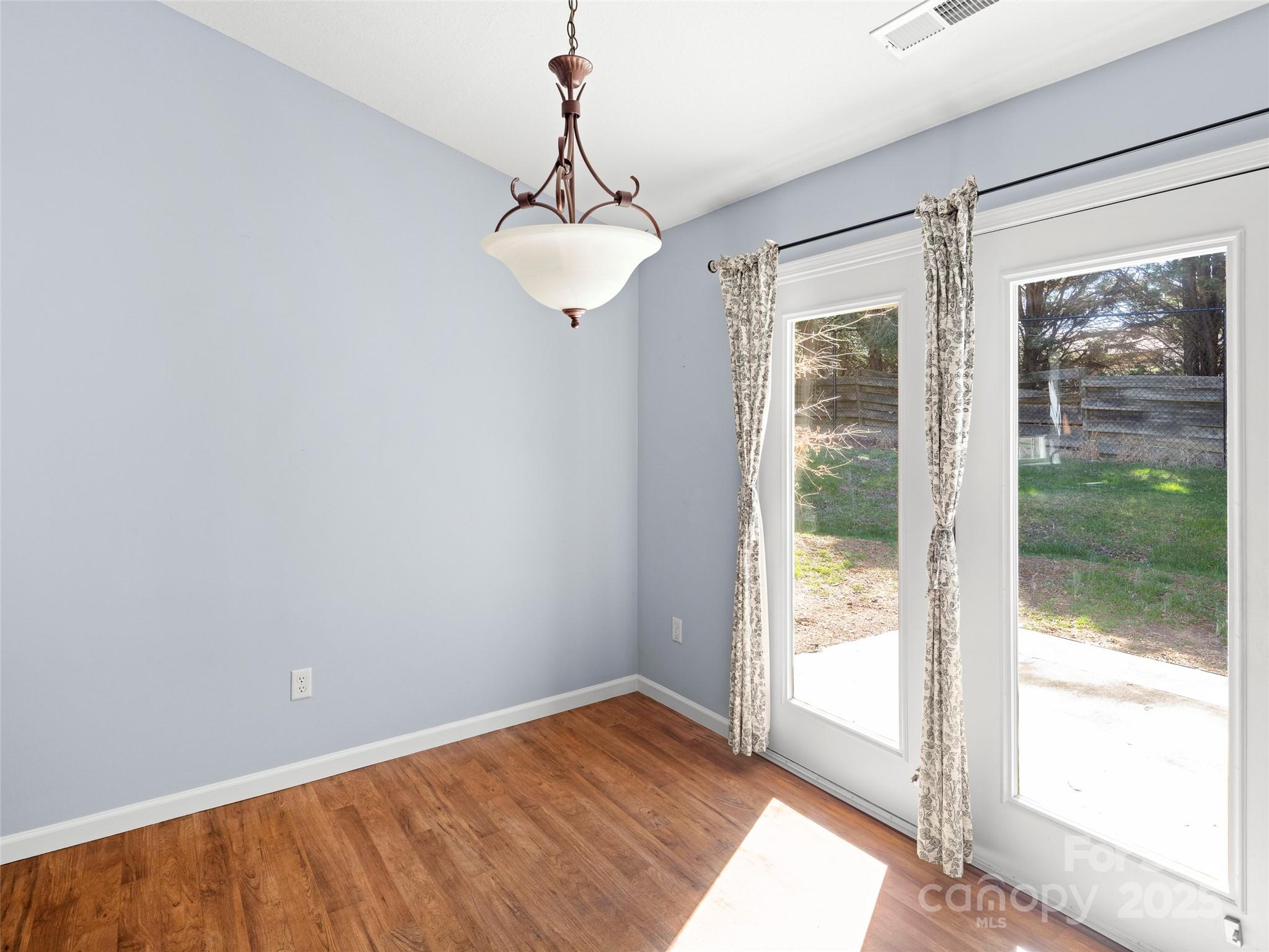 324 Wiltshire Circle Property Photo 14