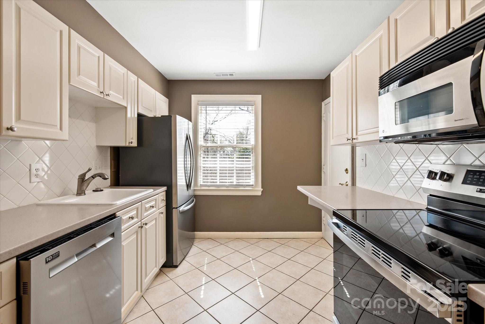 103 S Laurel Avenue Property Photo 4