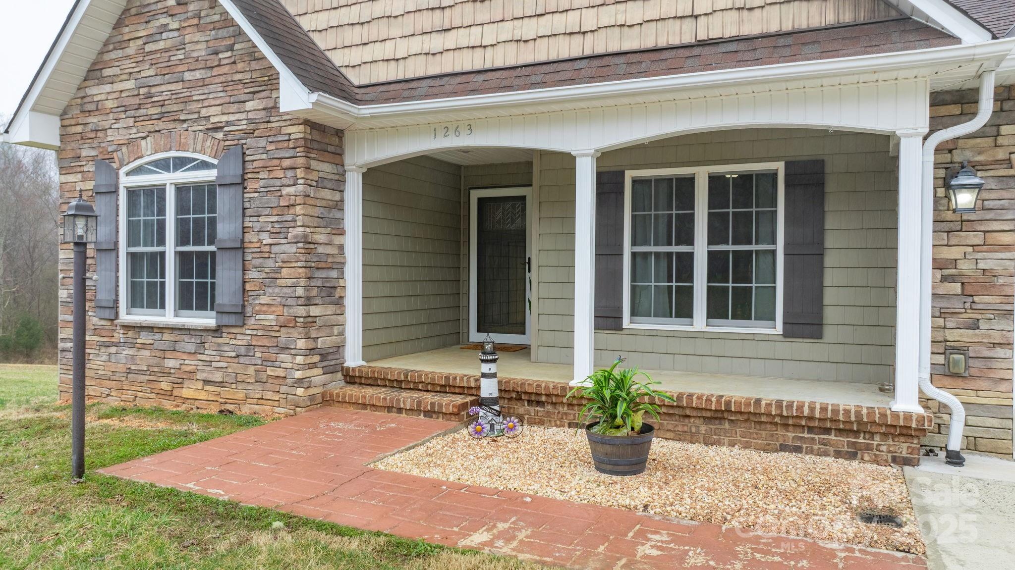 1263 Waterford Drive Property Photo 3