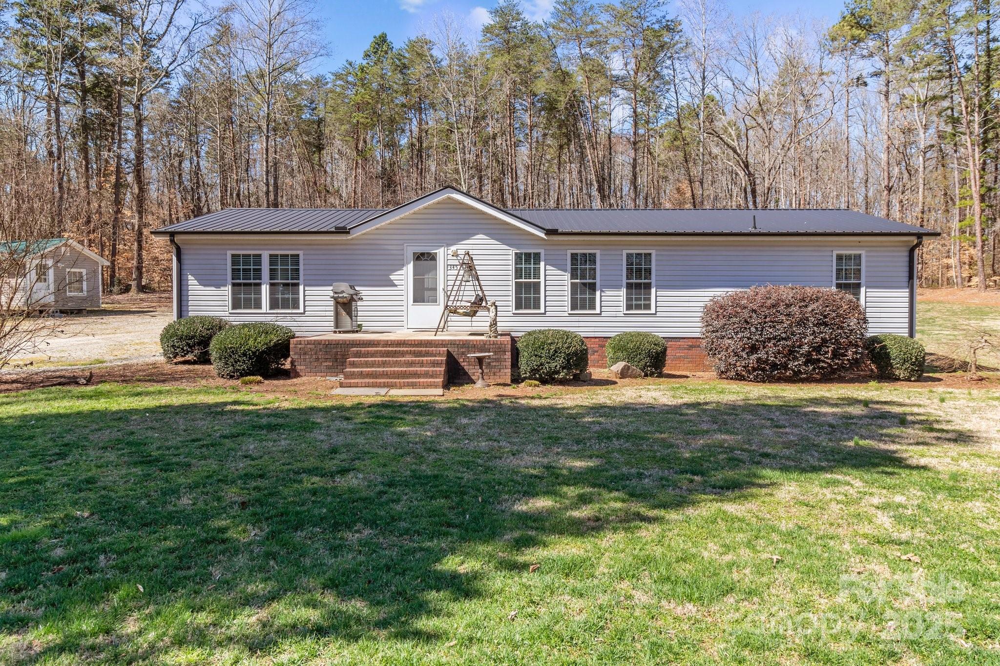 345 Waccamaw Drive Property Photo
