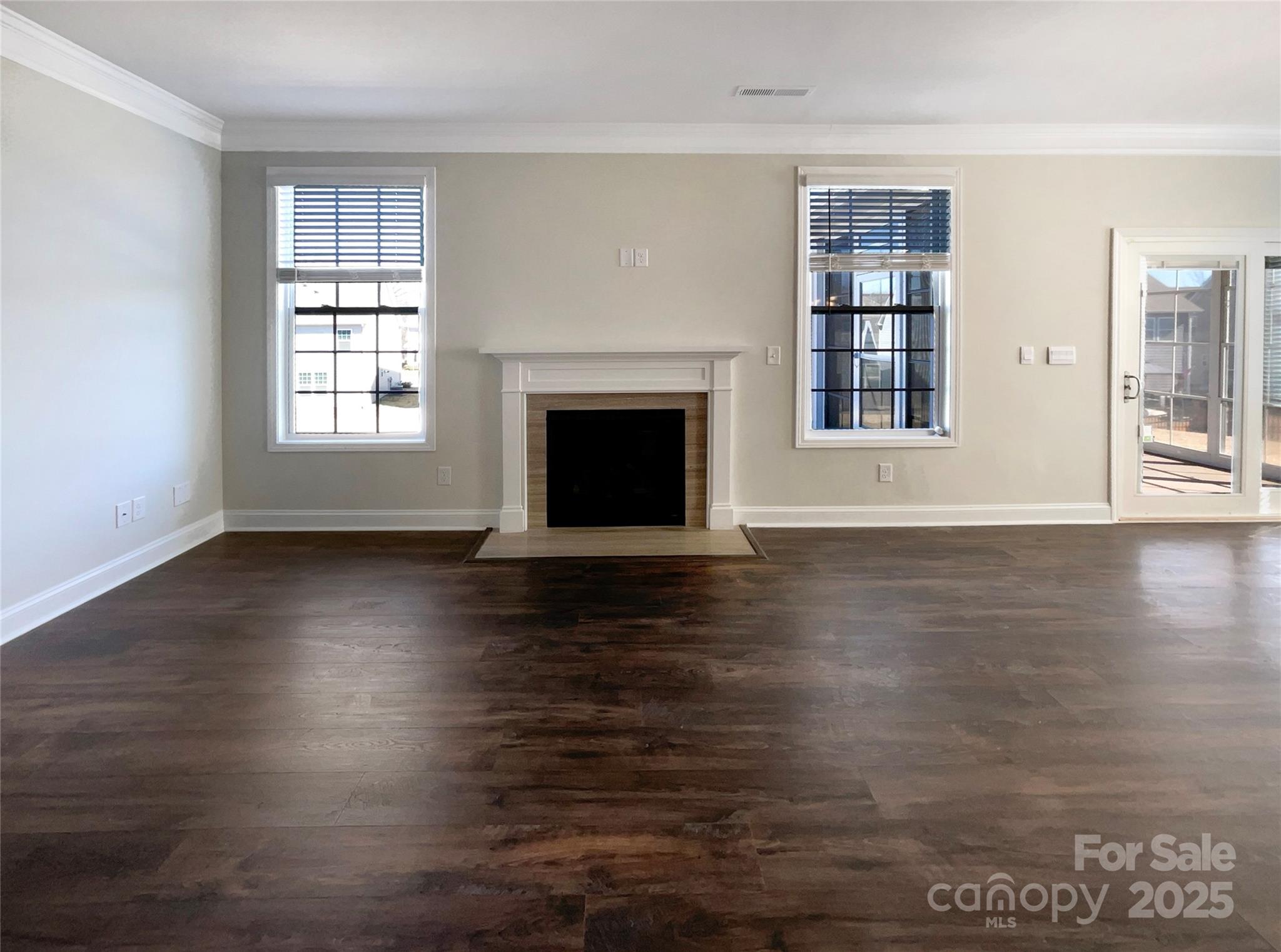 2085 Saddlebred Drive Property Photo 3