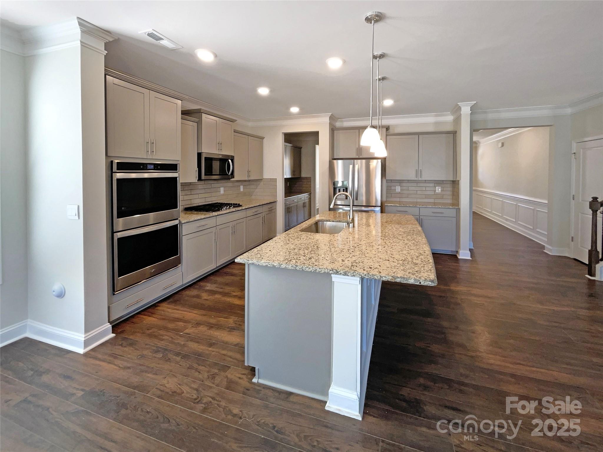 2085 Saddlebred Drive Property Photo 6