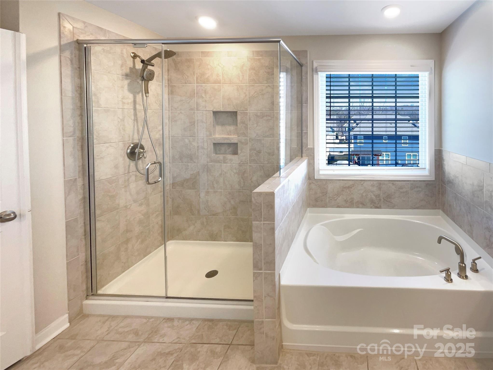 2085 Saddlebred Drive Property Photo 7