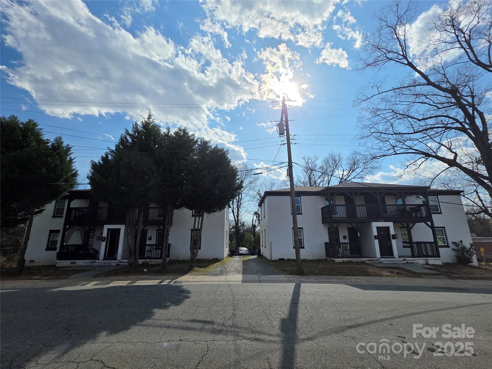 1519 And 1521 Montgomery Street Property Photo 1