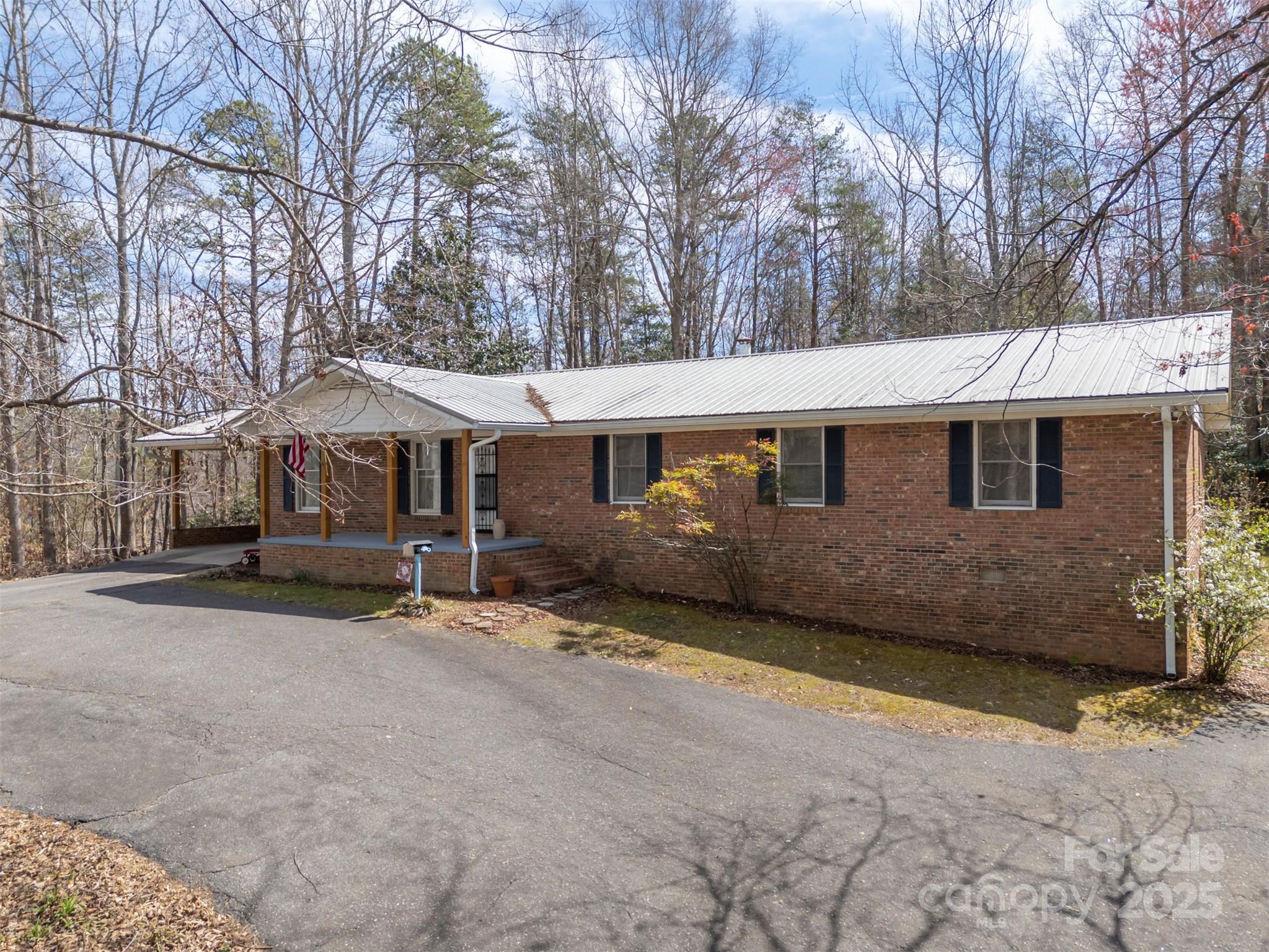 582 County Line Road Property Photo 1