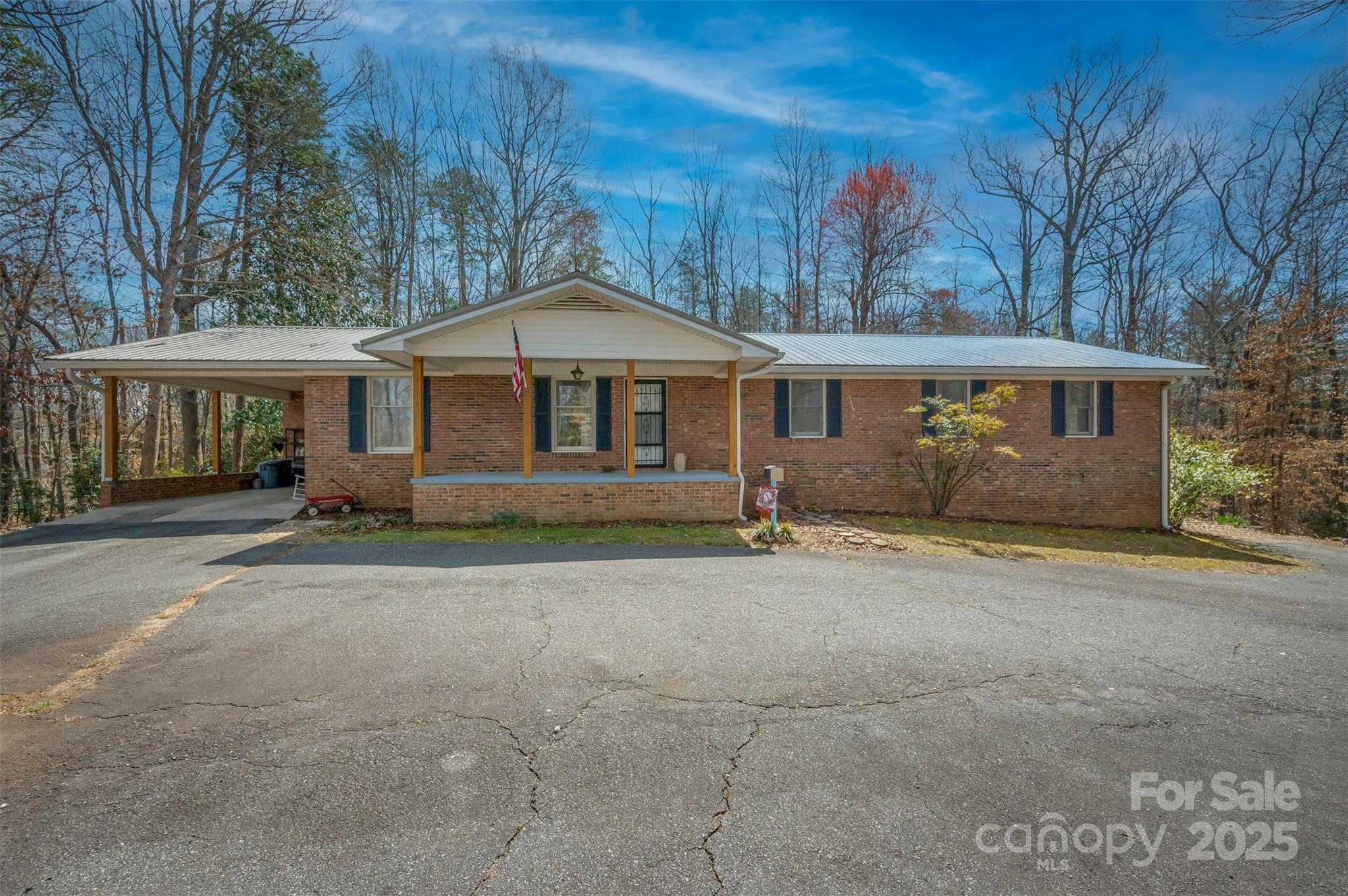 582 County Line Road Property Photo 2